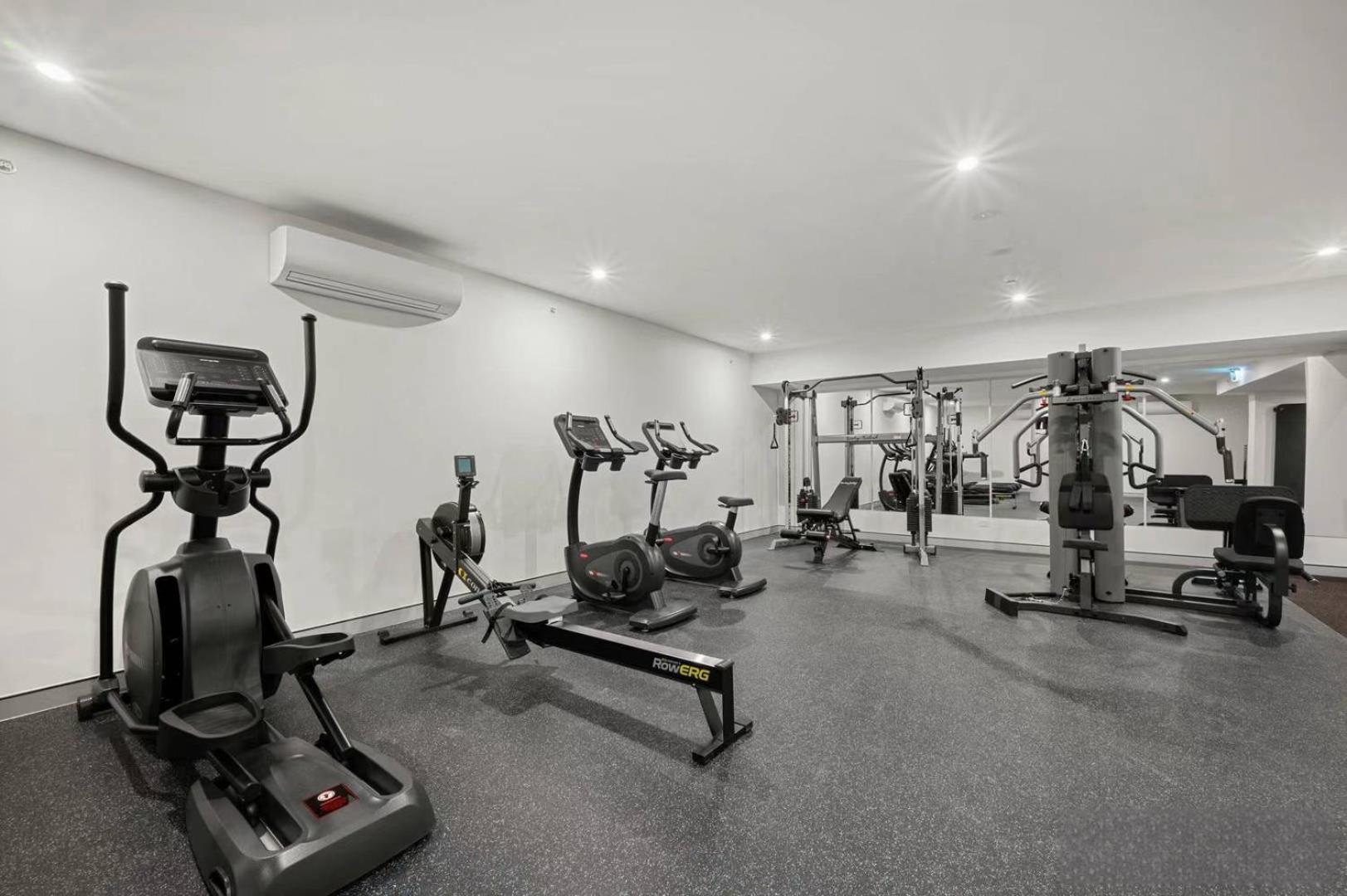 Japanese Penthouse Retreat 1b1b 2 Parking 5-min Tram-to-cbd Brekky Wifi Netflix Apartment Canberra