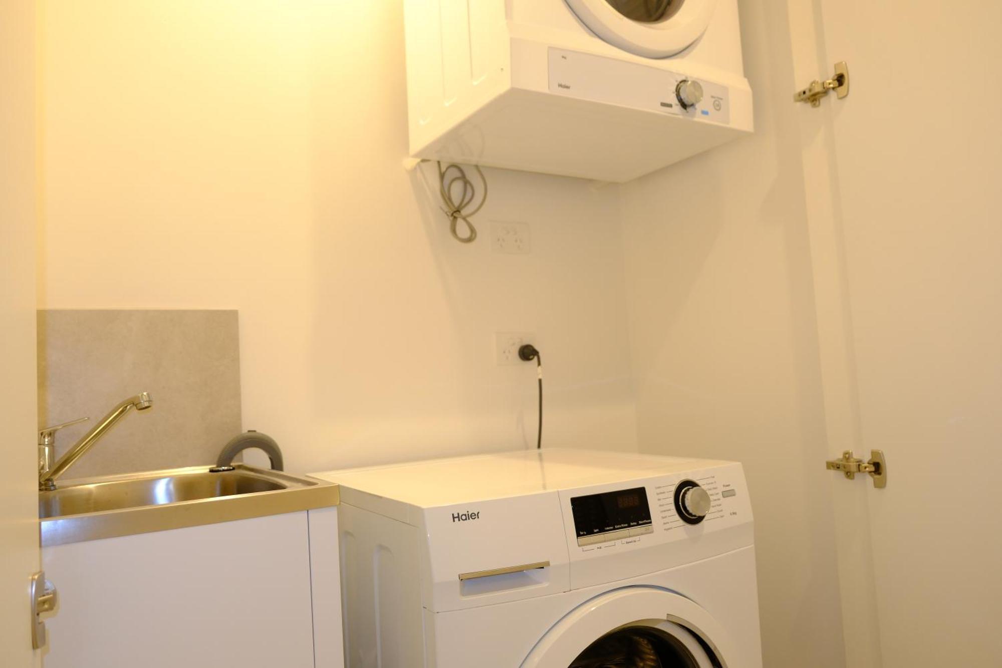 Japanese Penthouse Retreat 1b1b 2 Parking 5-min Tram-to-cbd Brekky Wifi Netflix *