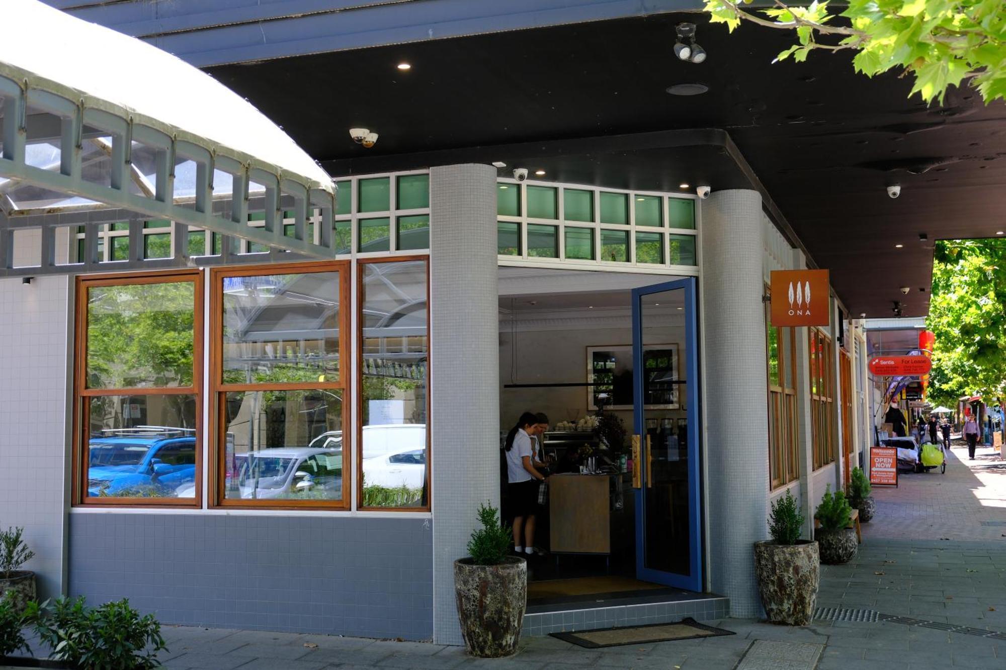 Japanese Penthouse Retreat 1b1b 2 Parking 5-min Tram-to-cbd Brekky Wifi Netflix * Canberra