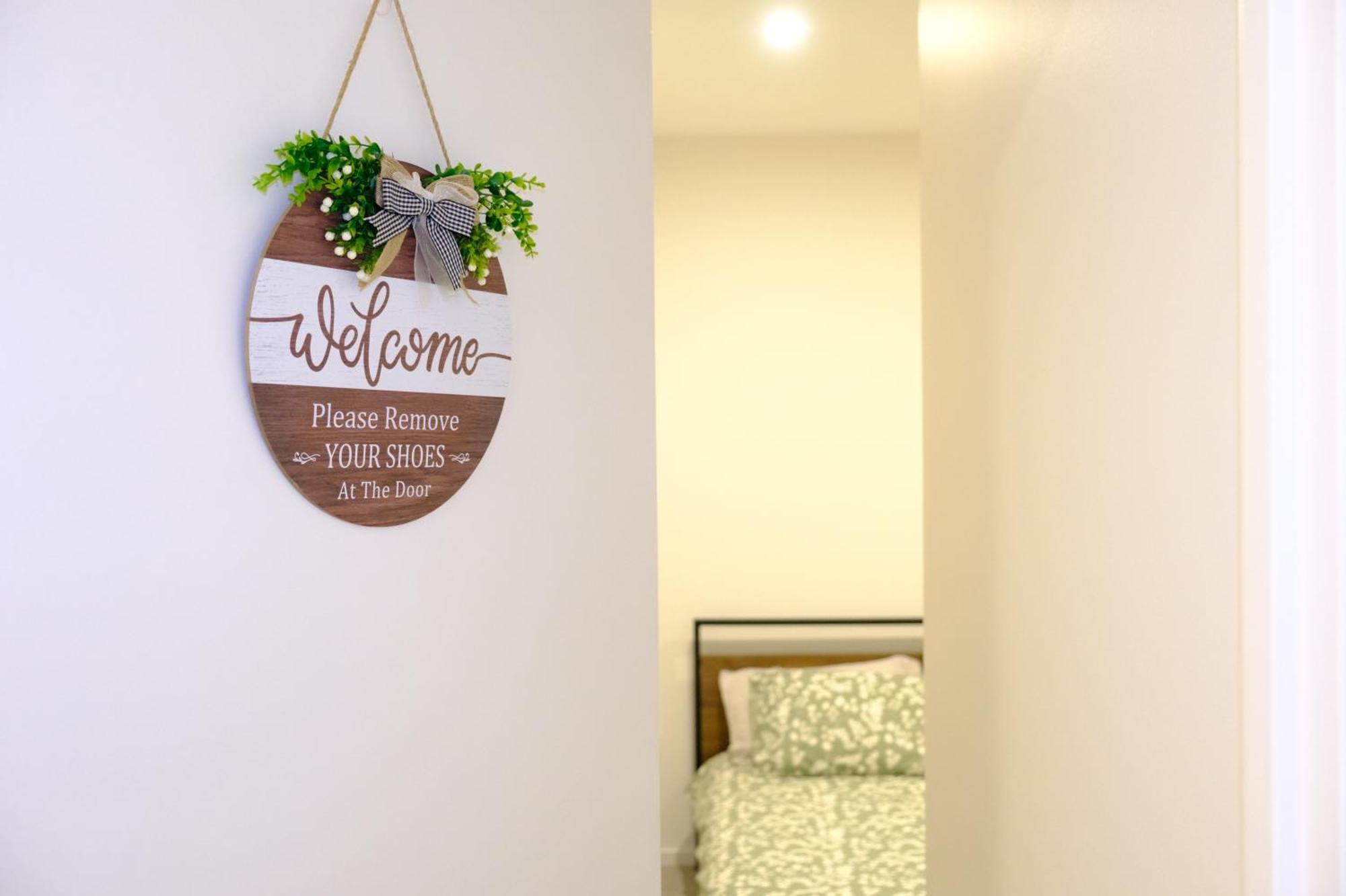 Japanese Penthouse Retreat 1b1b 2 Parking 5-min Tram-to-cbd Brekky Wifi Netflix Apartment