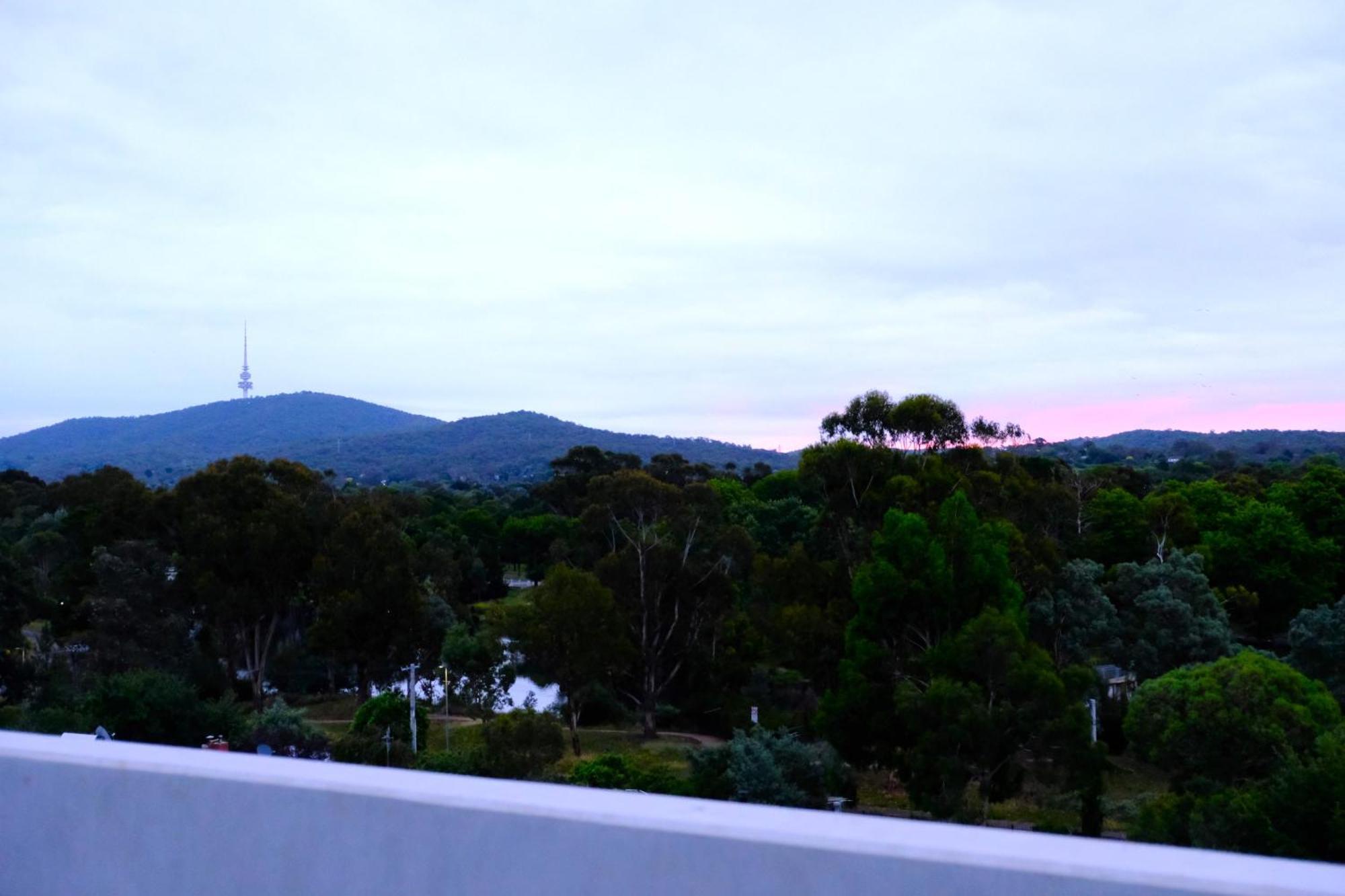 Japanese Penthouse Retreat 1b1b 2 Parking 5-min Tram-to-cbd Brekky Wifi Netflix Apartment
