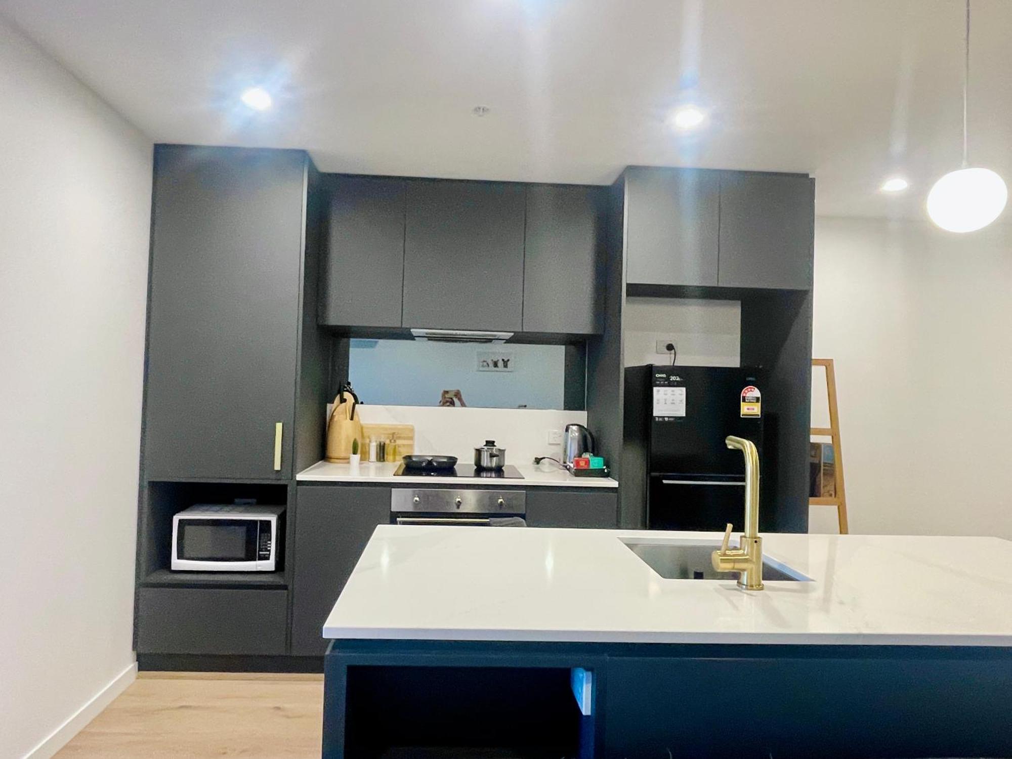 The Metropol 2br Apt, In The Heart Of Cbd 2b1b1c, Free Parking, Wi-fi