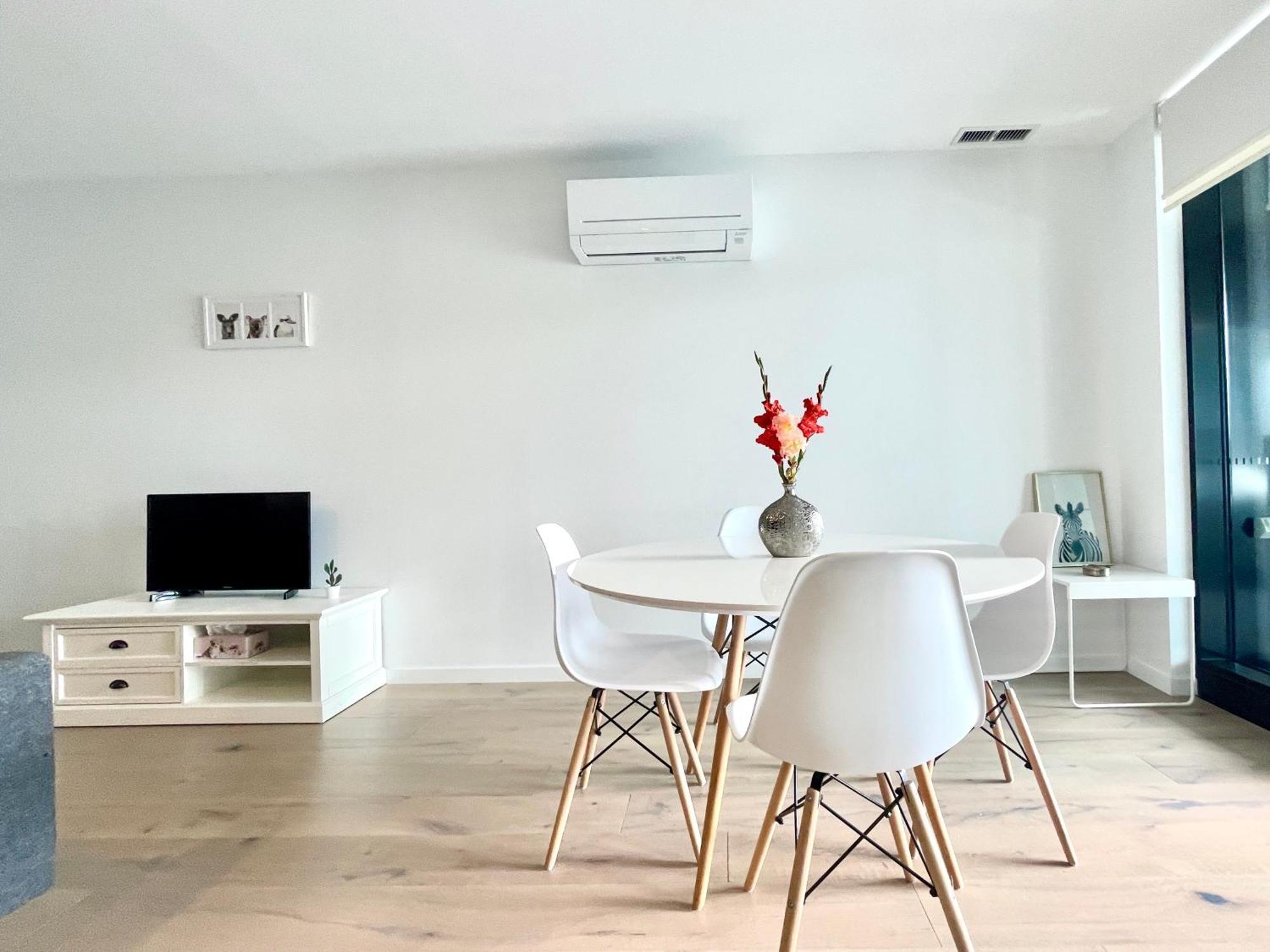 The Metropol 2br Apt, In The Heart Of Cbd 2b1b1c, Free Parking, Wi-fi Apartment *