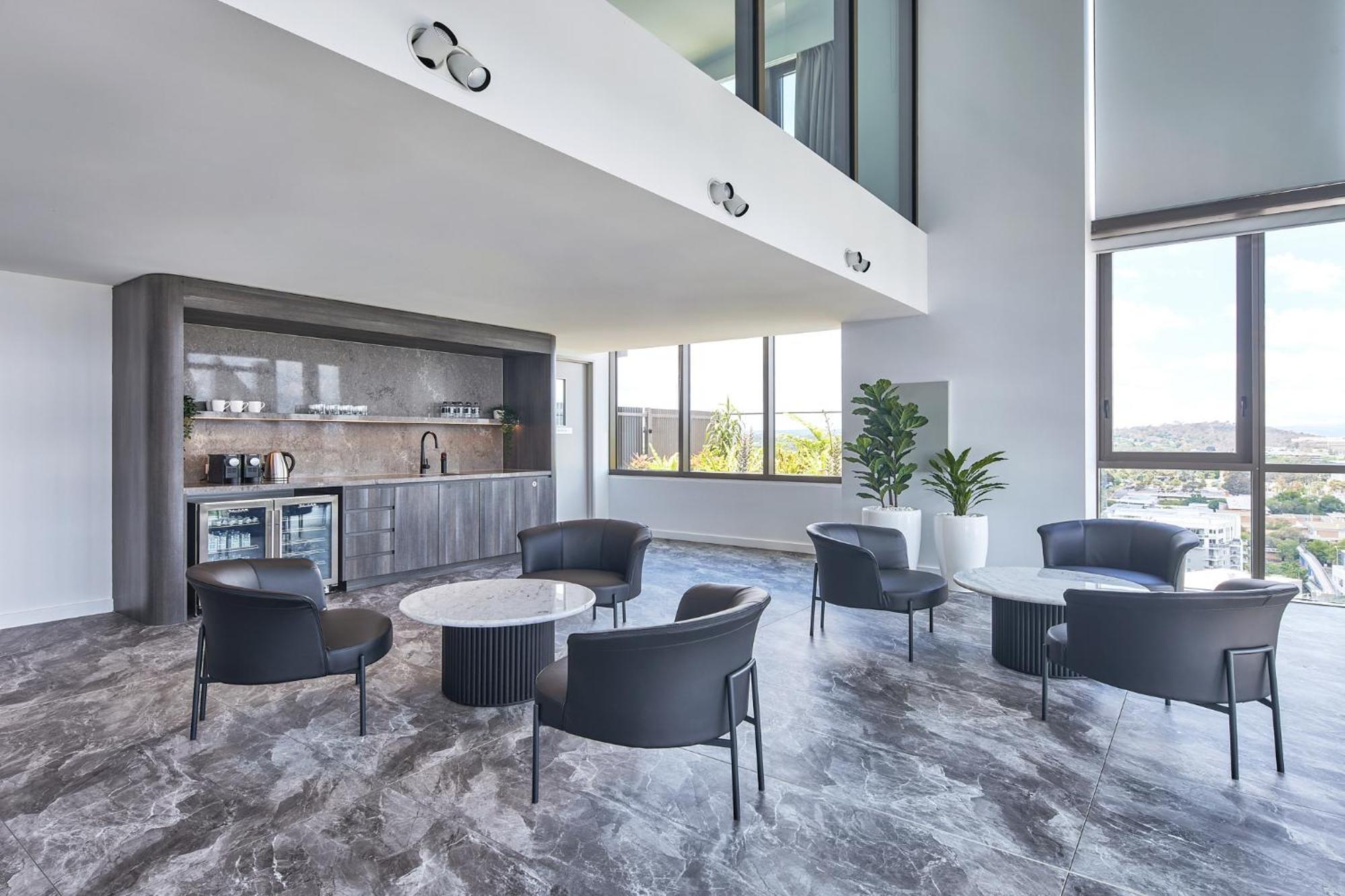 Meriton Suites 5*