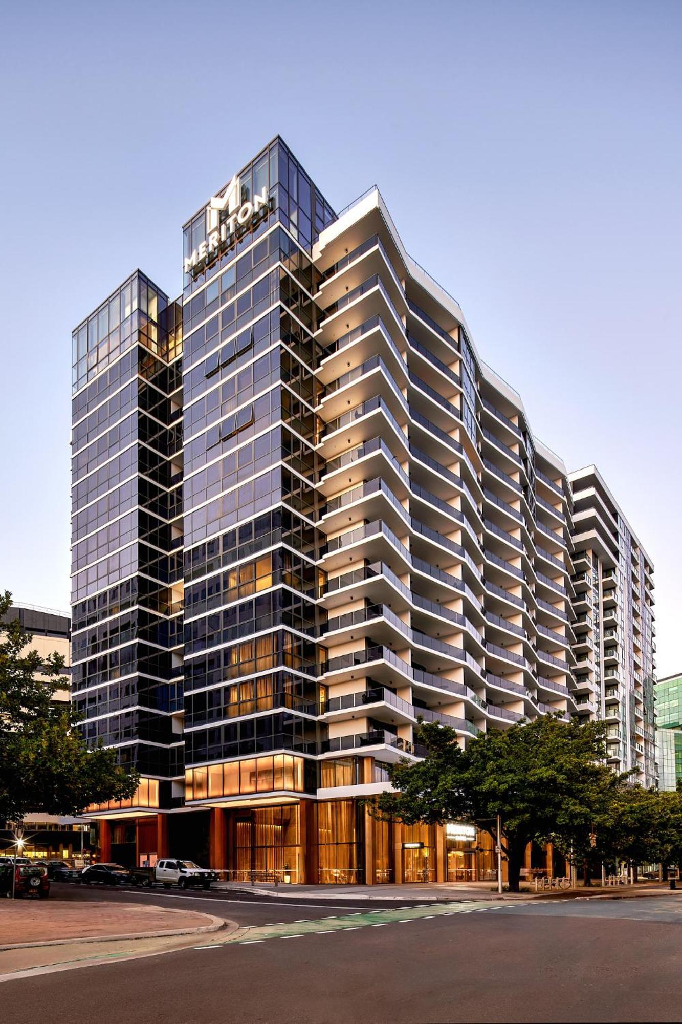 Meriton Suites Aparthotel Canberra