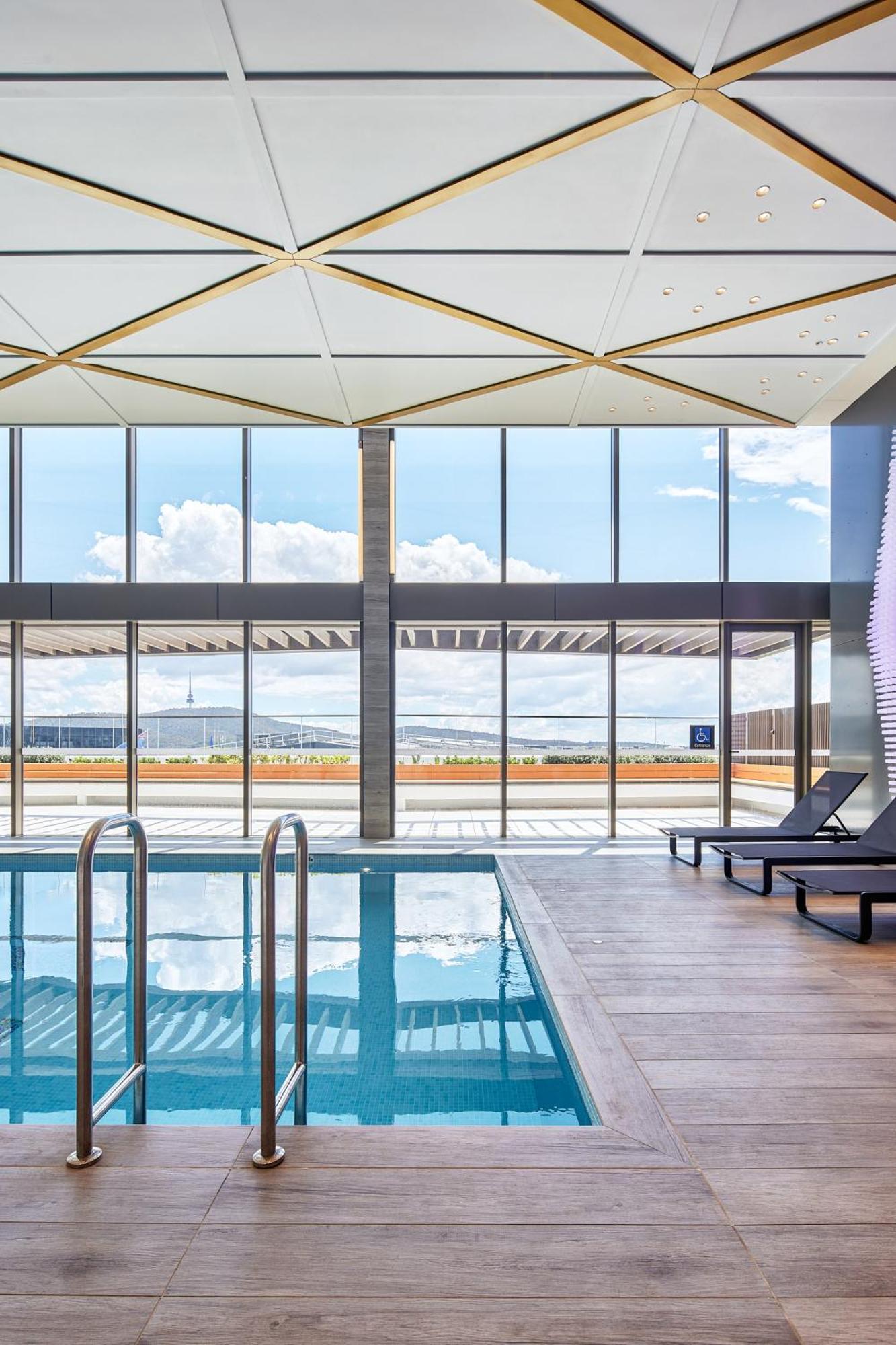 Meriton Suites Aparthotel Canberra