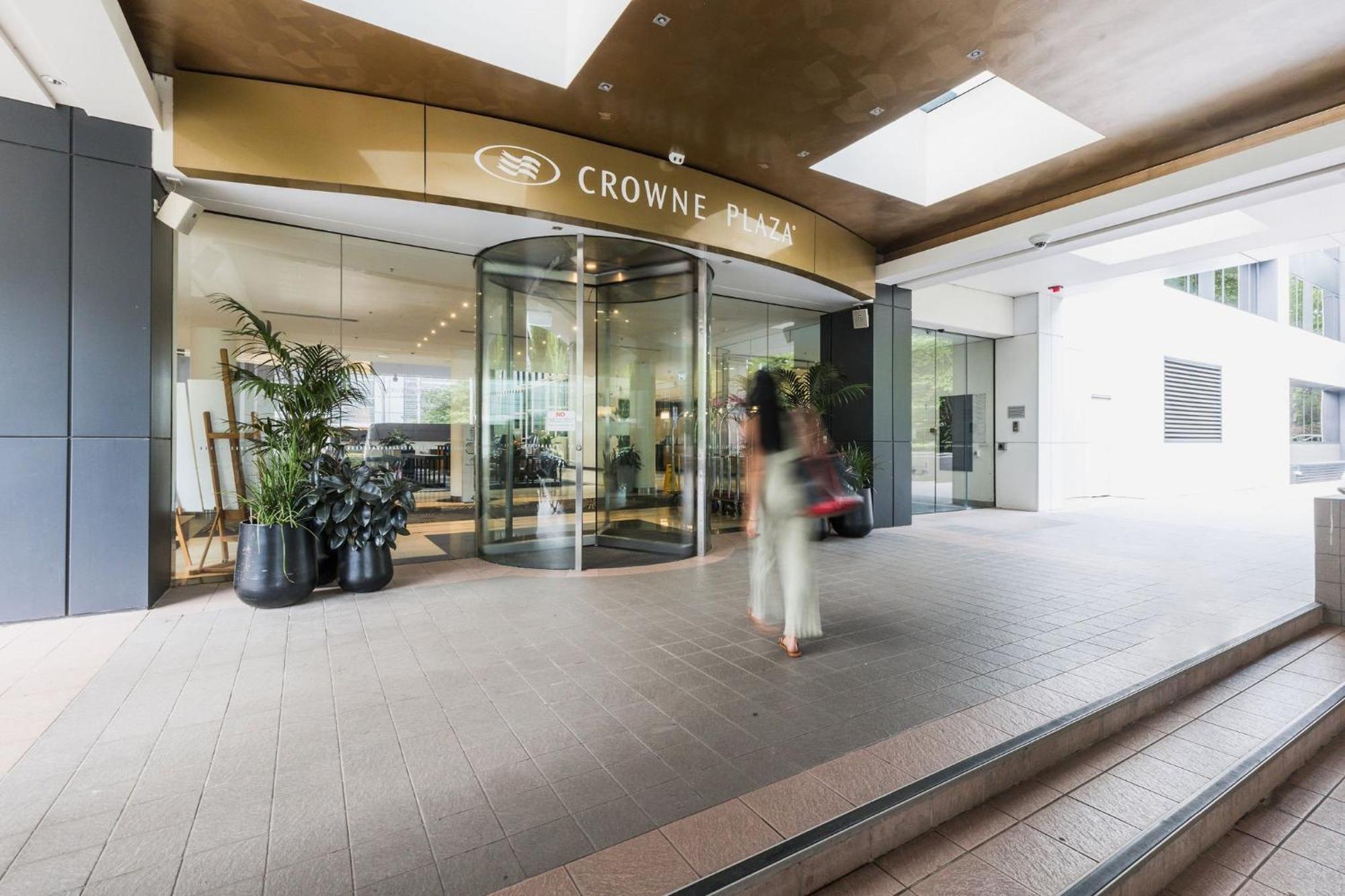 Crowne Plaza By Ihg Hotel 4*