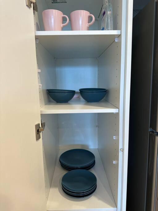 Lovely 1br Free Parking & Facing Mall * Canberra