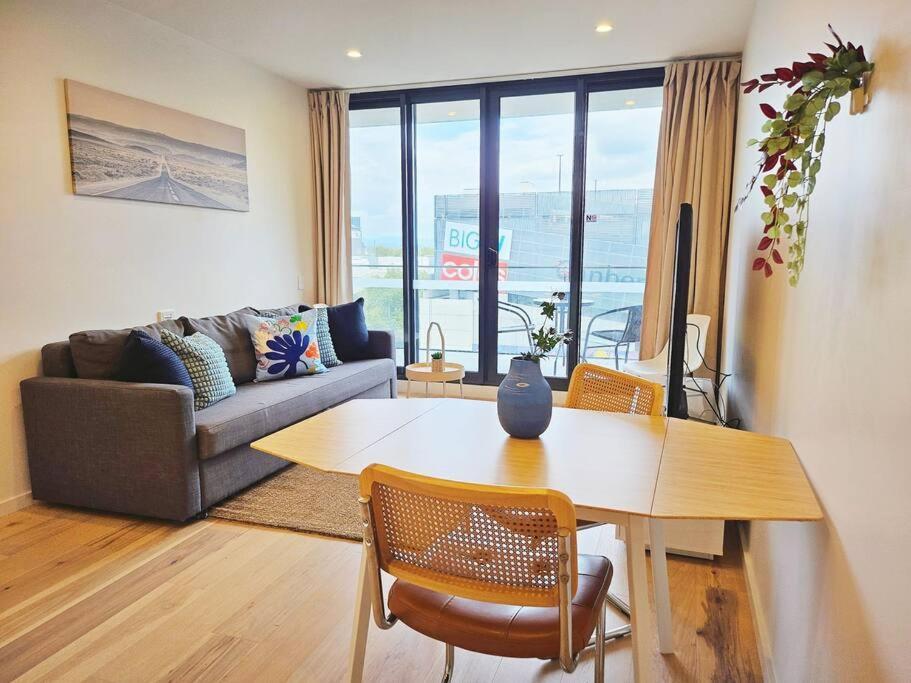 Apartment Lovely 1br Free Parking & Facing Mall *