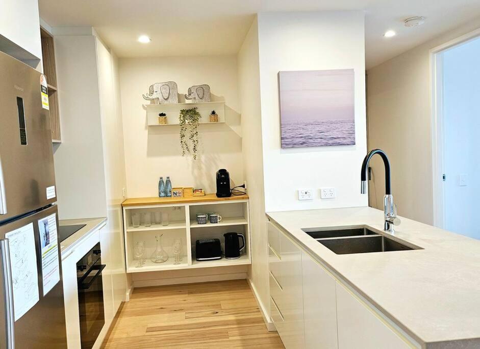 Lovely 1br Free Parking & Facing Mall * Canberra