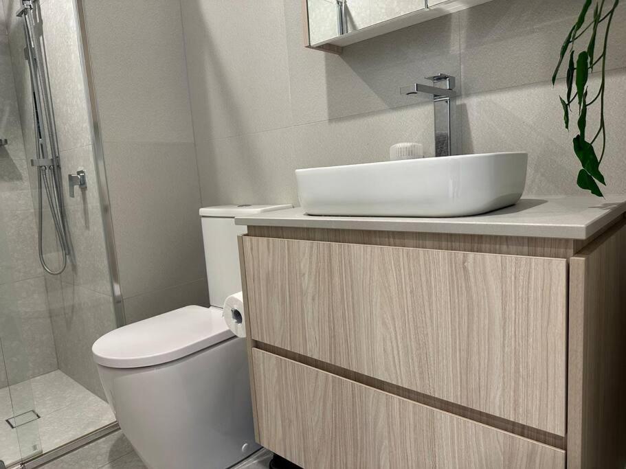 Lovely 1br Free Parking & Facing Mall * Canberra