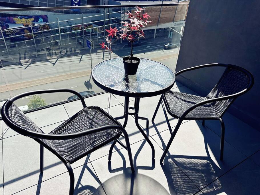 Apartment Lovely 1br Free Parking & Facing Mall