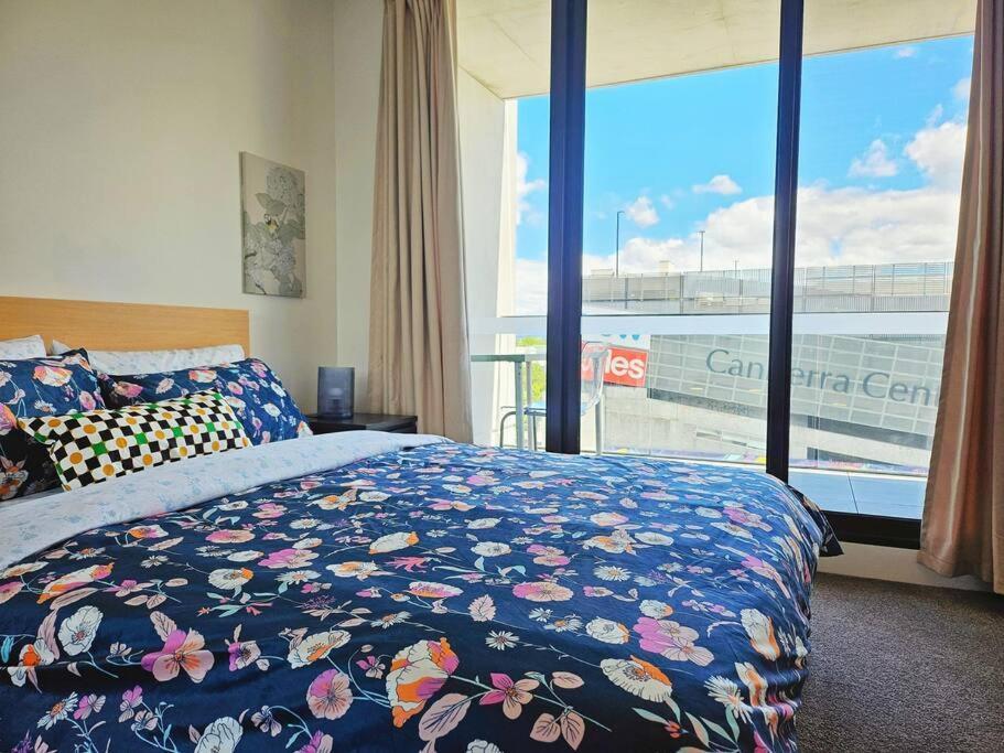 Lovely 1br Free Parking & Facing Mall Canberra