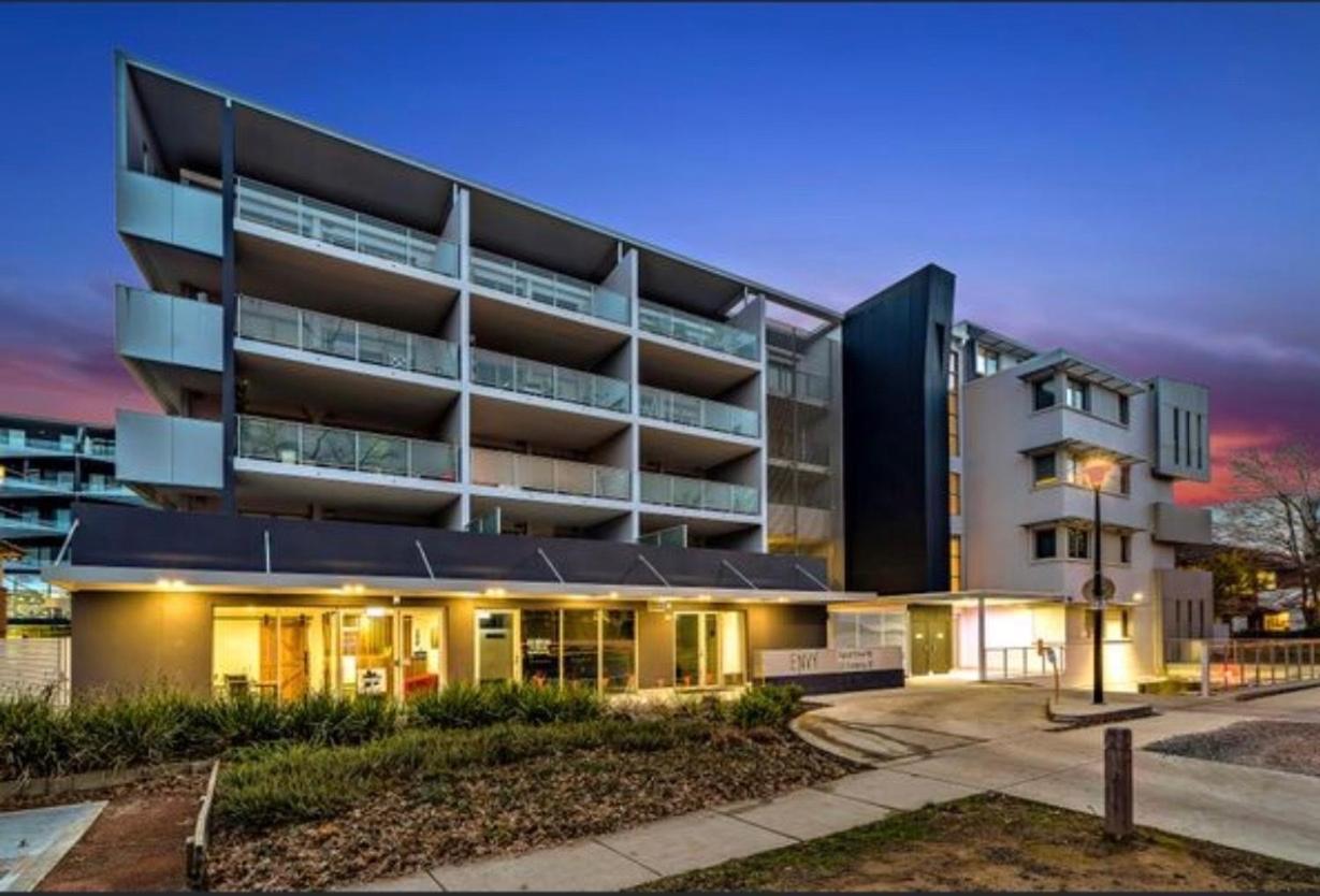 Envy 11 Luxe Spacious 1br Apt Braddon Wifi Wine Secure Parking *
