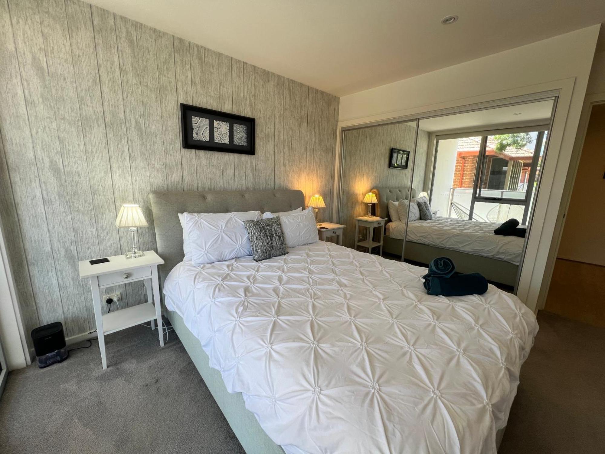 Envy 11 Luxe Spacious 1br Apt Braddon Wifi Wine Secure Parking * Canberra