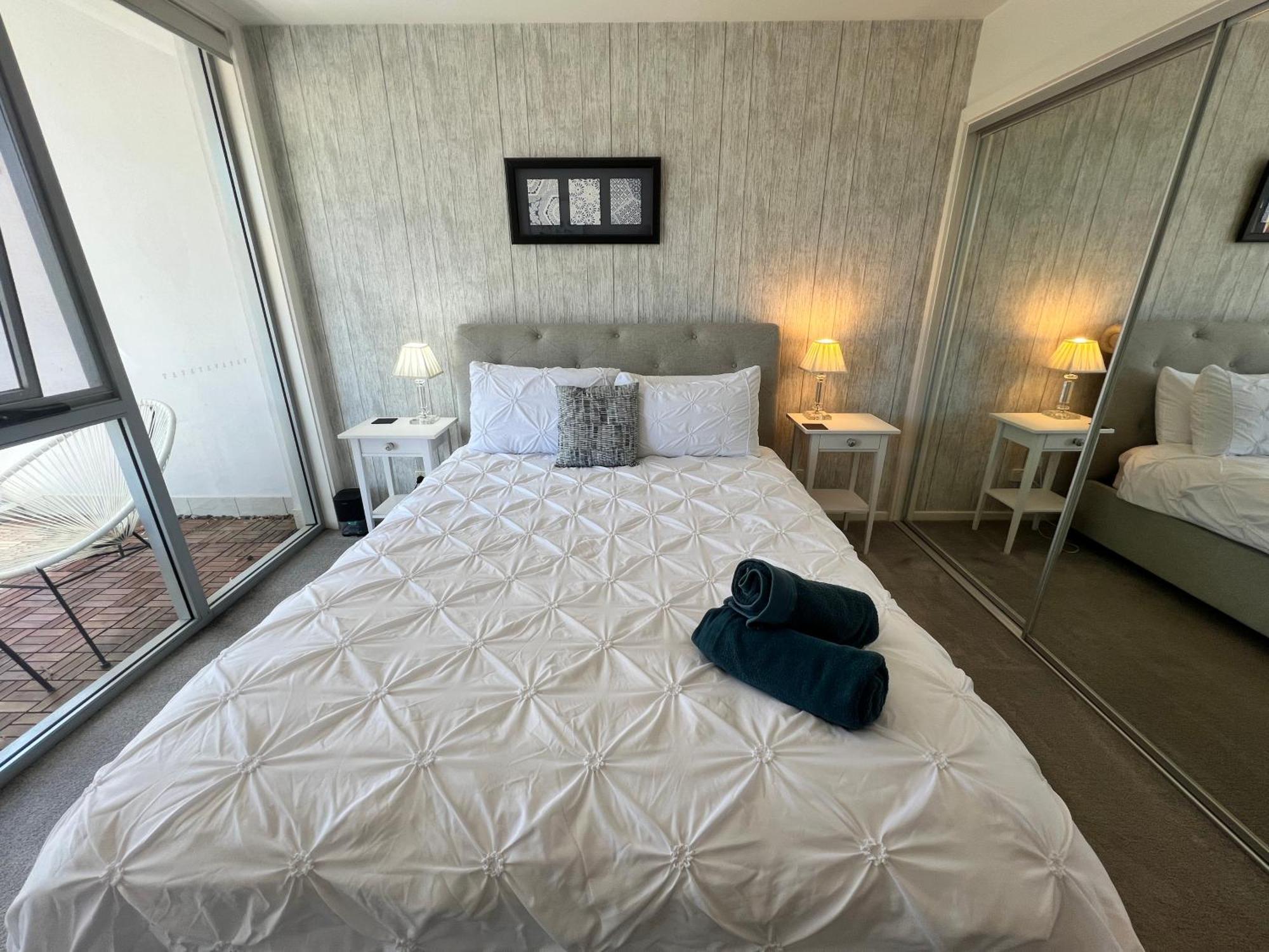 Envy 11 Luxe Spacious 1br Apt Braddon Wifi Wine Secure Parking Apartment Canberra