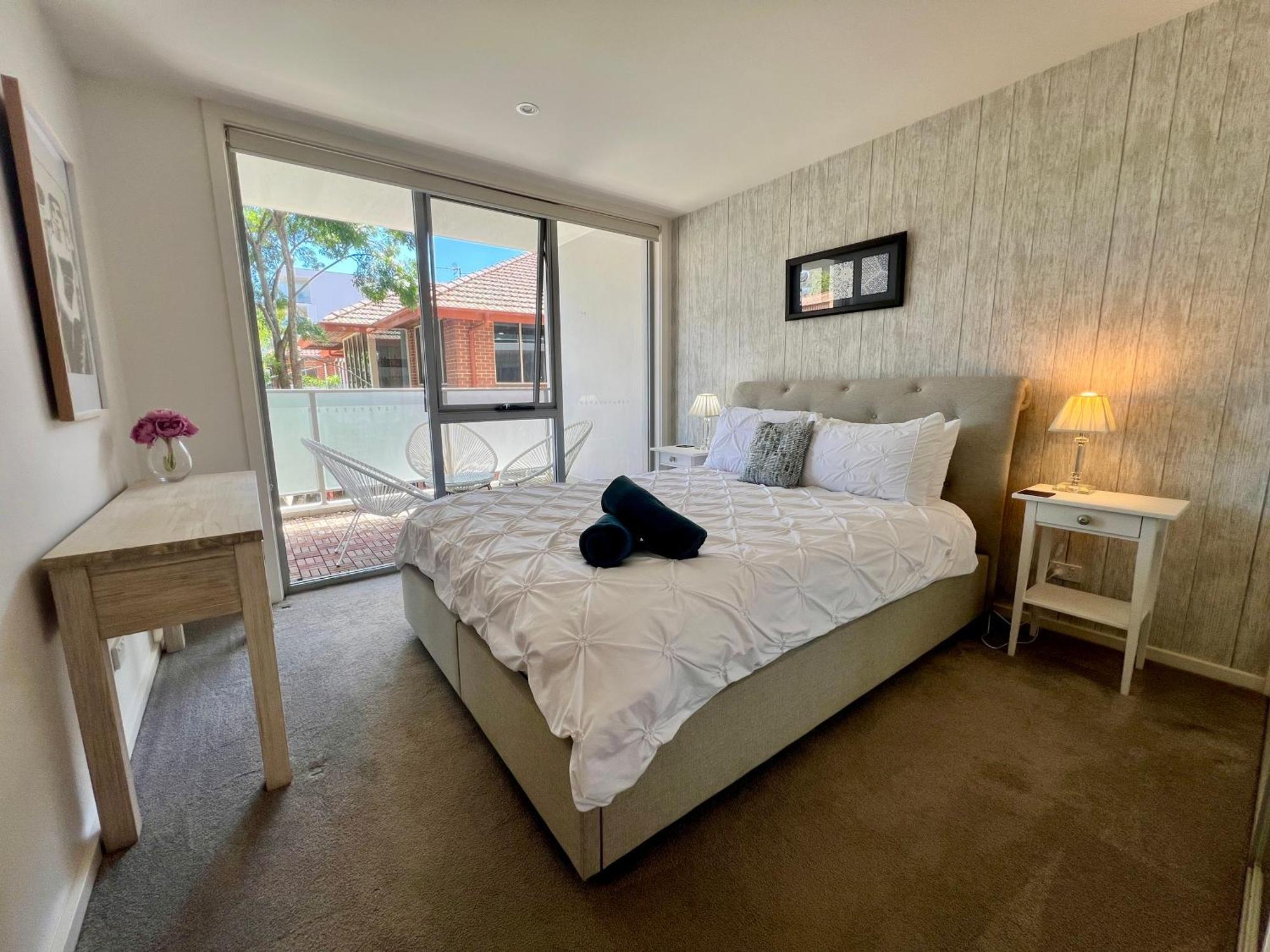 Envy 11 Luxe Spacious 1br Apt Braddon Wifi Wine Secure Parking Apartment