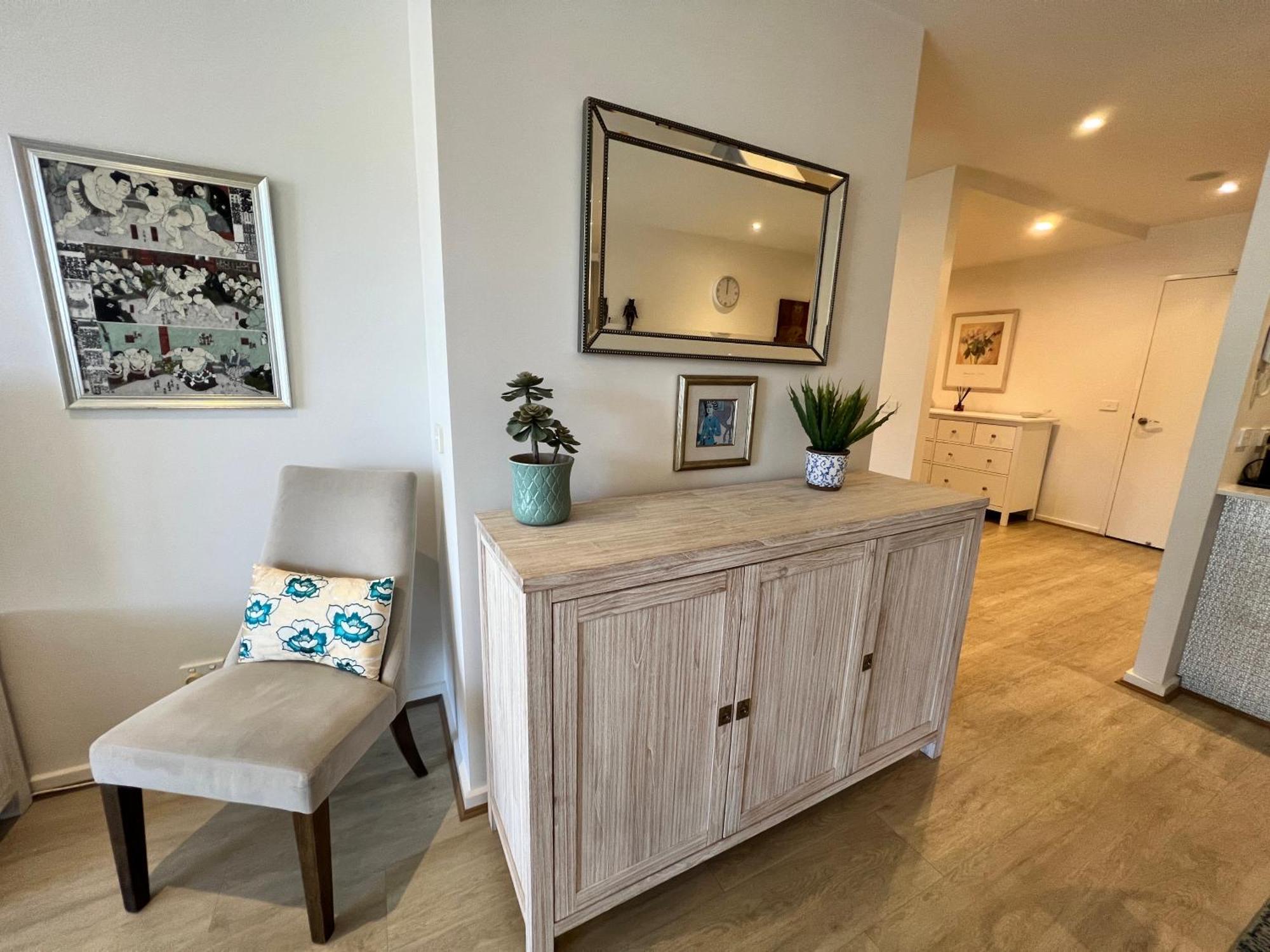 Envy 11 Luxe Spacious 1br Apt Braddon Wifi Wine Secure Parking Apartment *
