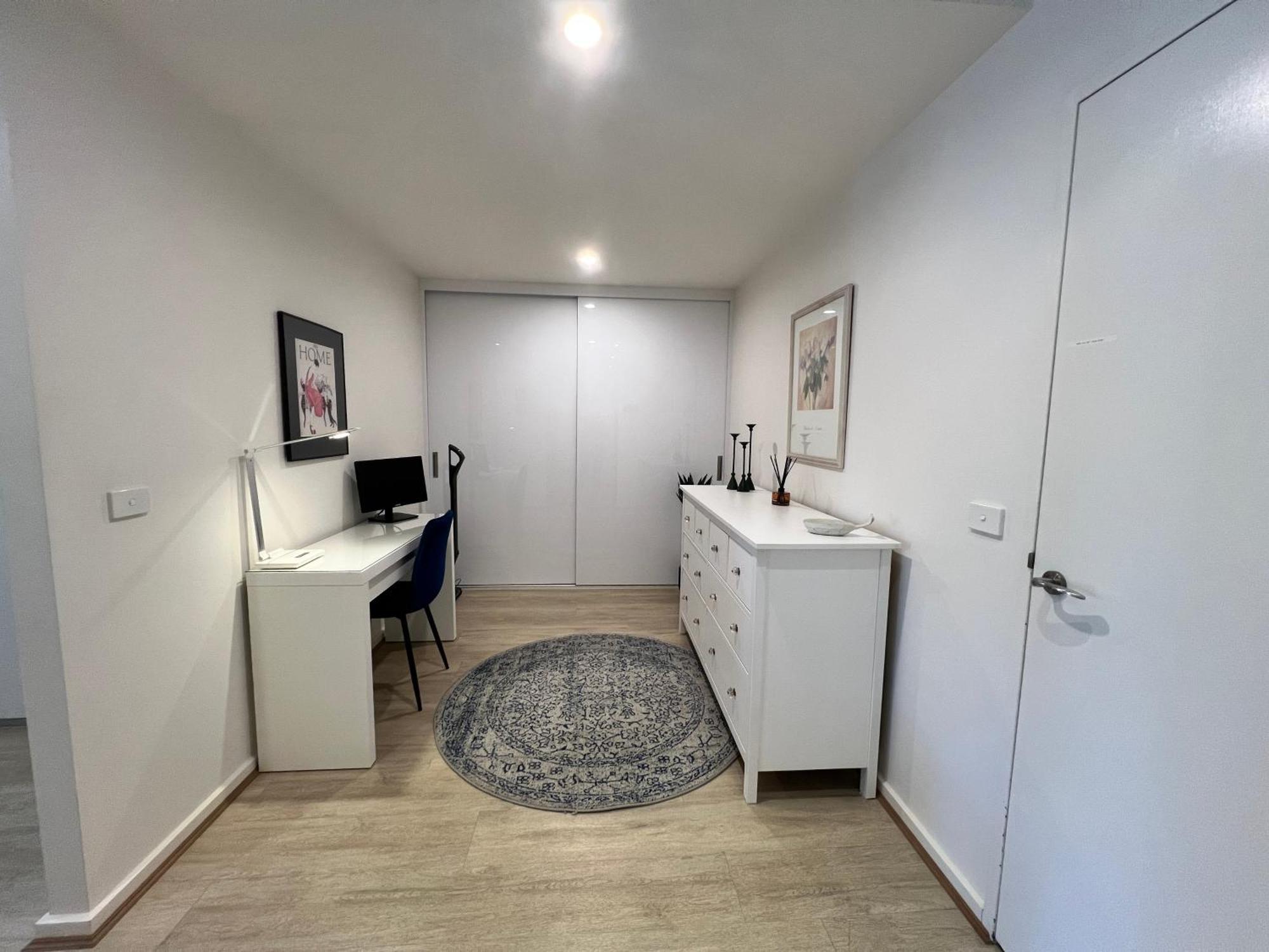 Envy 11 Luxe Spacious 1br Apt Braddon Wifi Wine Secure Parking *