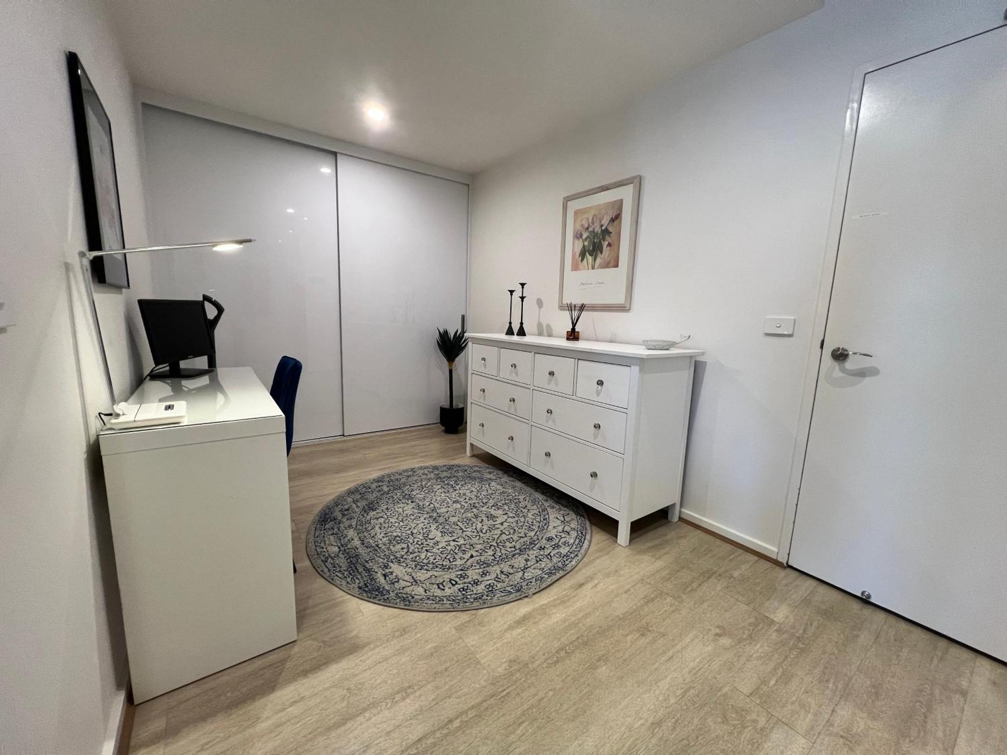 Envy 11 Luxe Spacious 1br Apt Braddon Wifi Wine Secure Parking Canberra