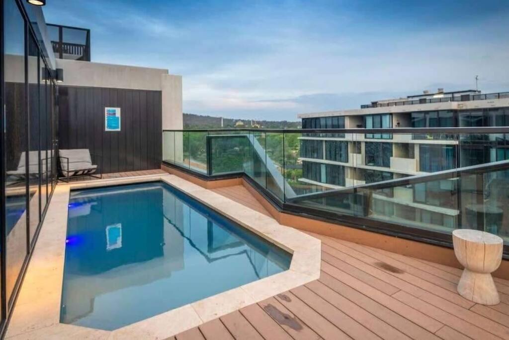 Apartment Cbd - Pool - Sleeps 4 - Parking Canberra
