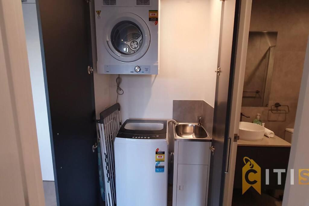 Apartment Lovely In Lyneham - 1bd 1bth Canberra