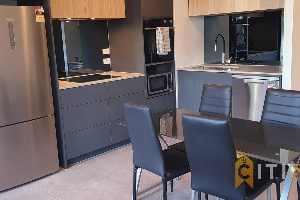 Apartment Lovely In Lyneham - 1bd 1bth Canberra