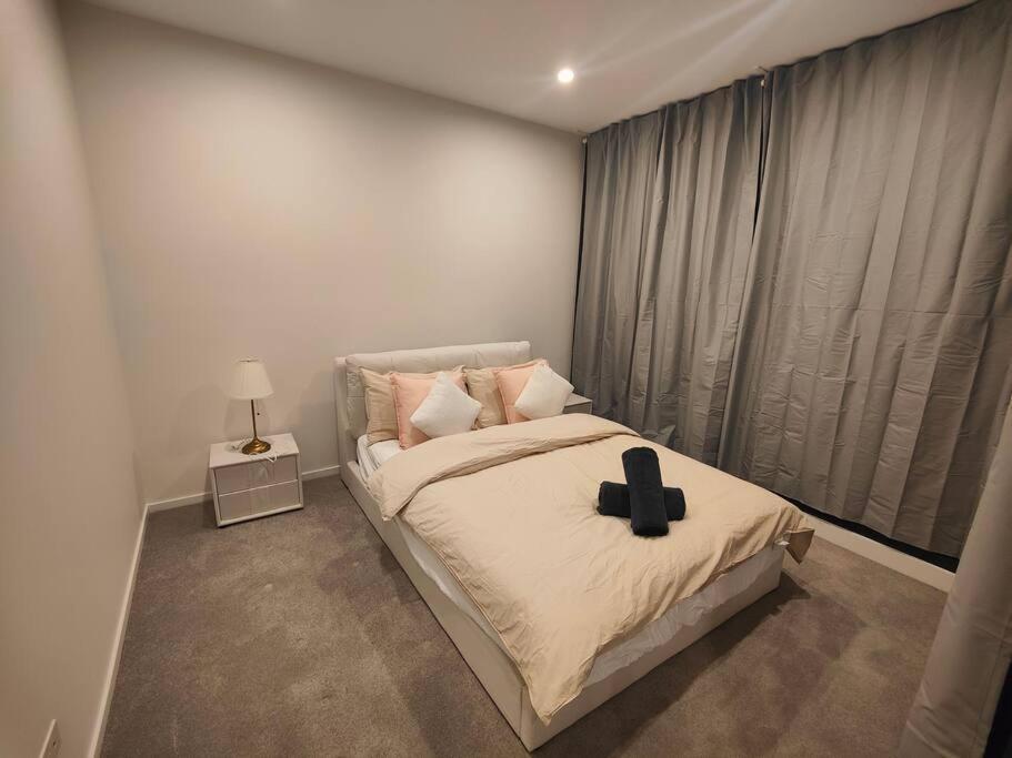 Apartment Brand New 2b1b Apt @ Inner North Of