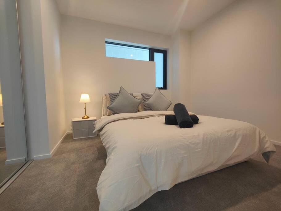 Apartment Brand New 2b1b Apt @ Inner North Of
