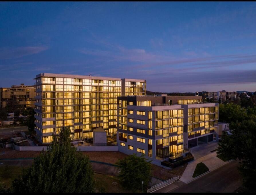 Brand New 2b1b Apt @ Inner North Of Apartment *