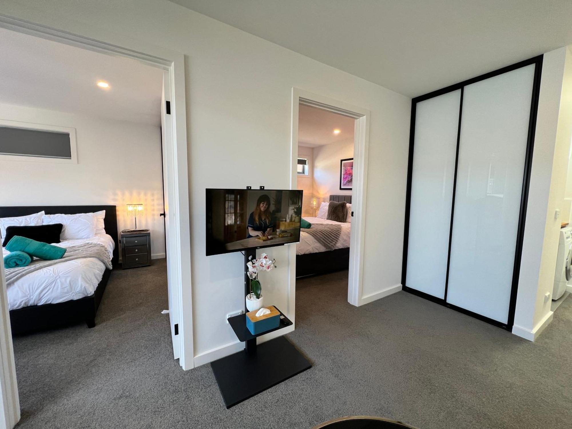 Stunning Dickson Luxe 3br 2bath Double Garage Wifi Brand New Holiday home Canberra