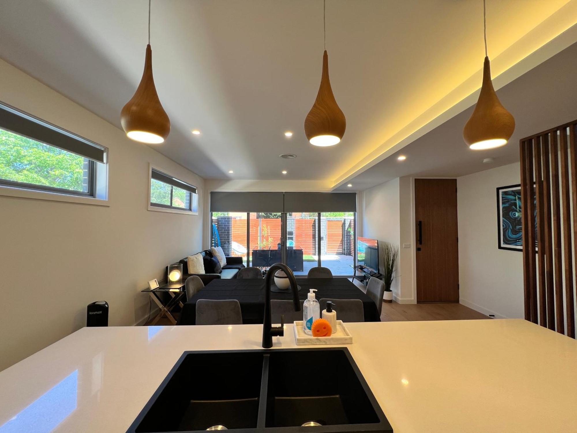 Stunning Dickson Luxe 3br 2bath Double Garage Wifi Brand New Holiday home *
