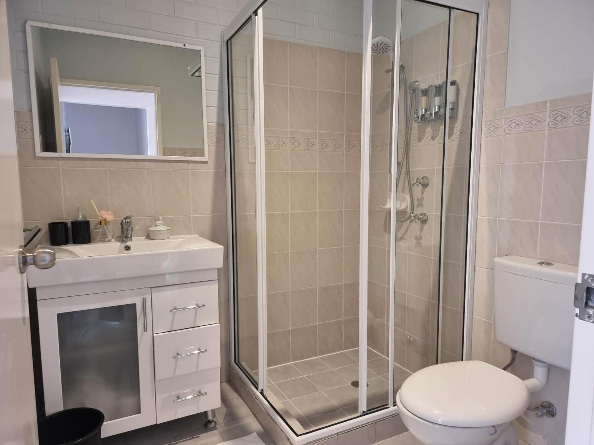 Tuggeranong Short Stay #07C - Sleeps 6 Canberra