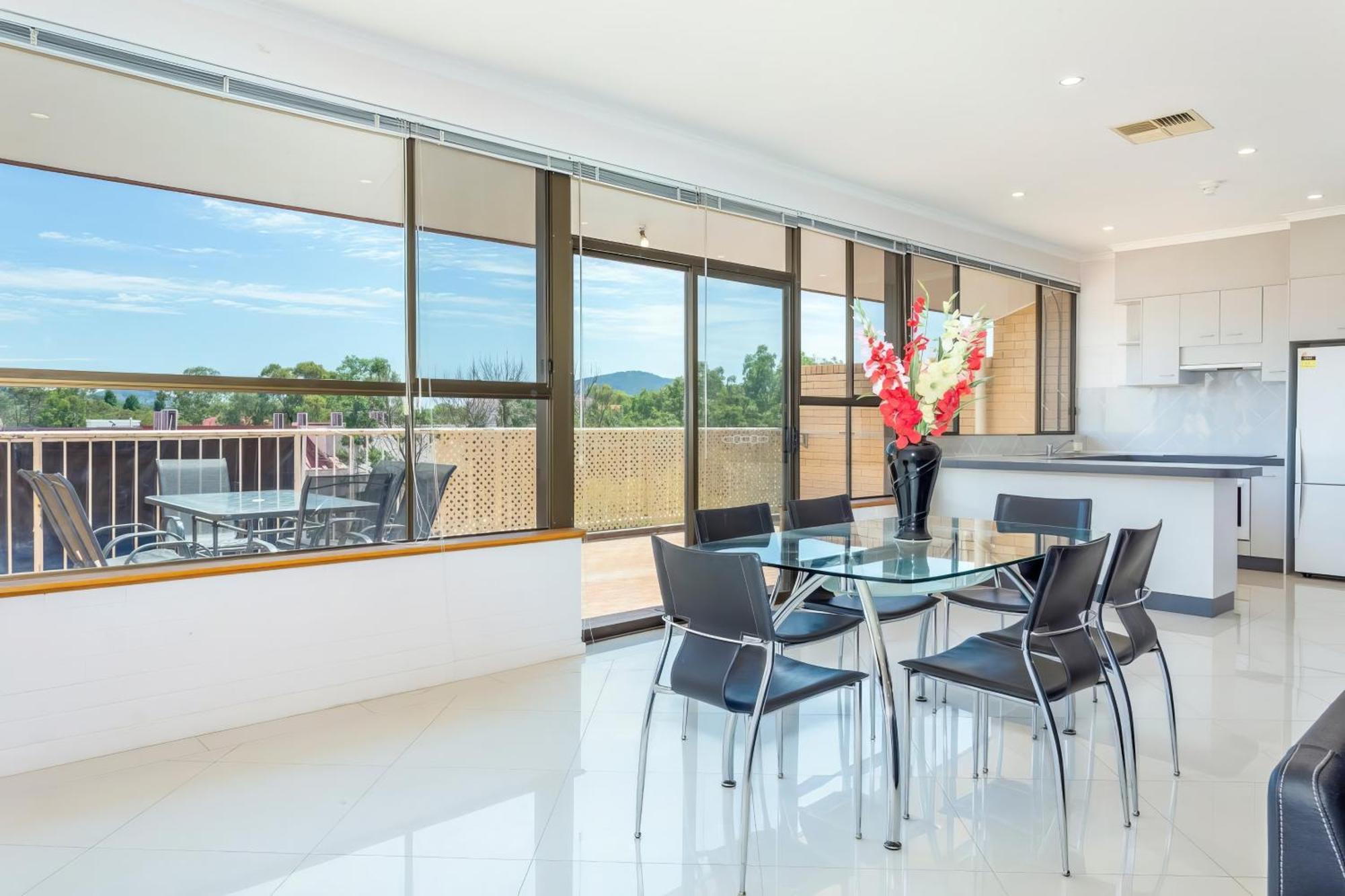 Tuggeranong Short #06c - Sleeps 6 *