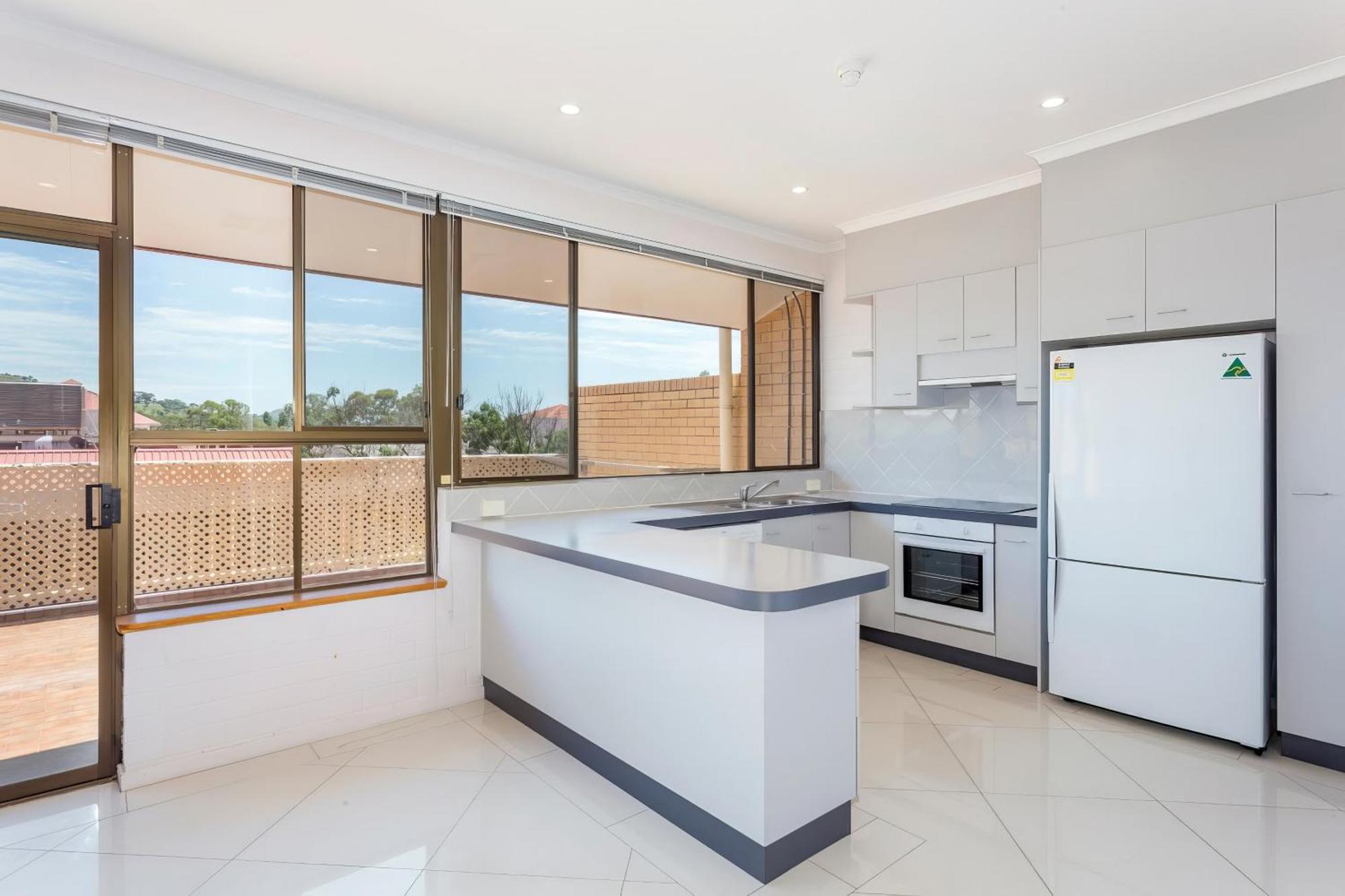 Tuggeranong Short #06c - Sleeps 6 Apartment *