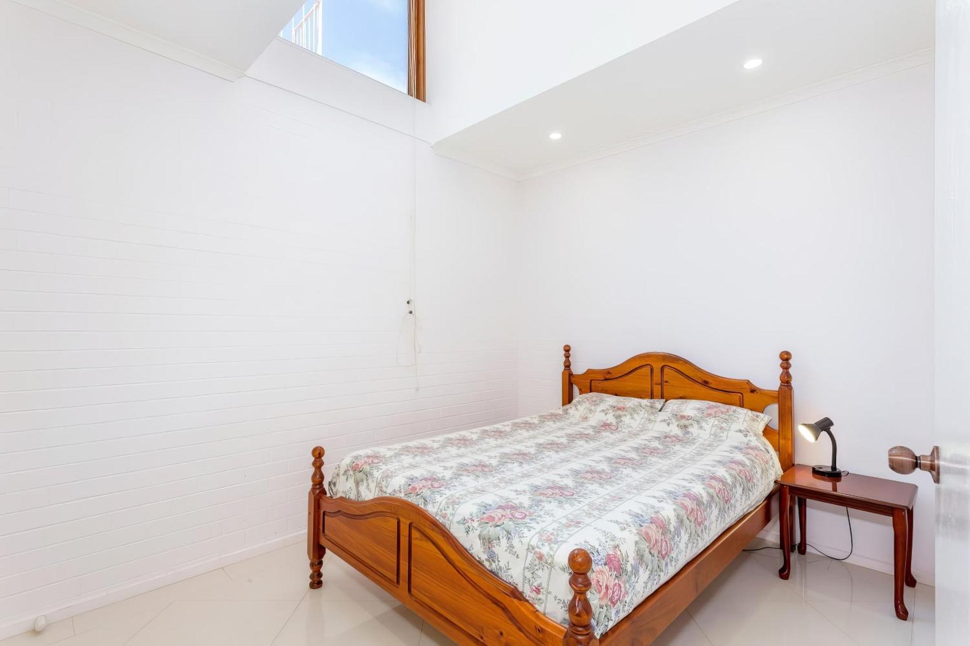 Tuggeranong Short #06c - Sleeps 6 *