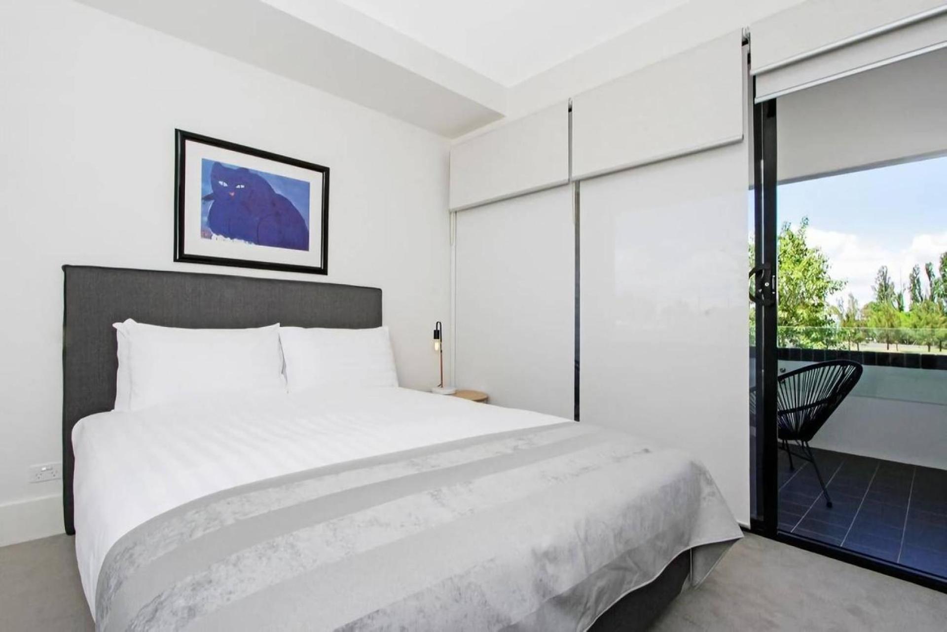 - Kingston Foreshore Apartment