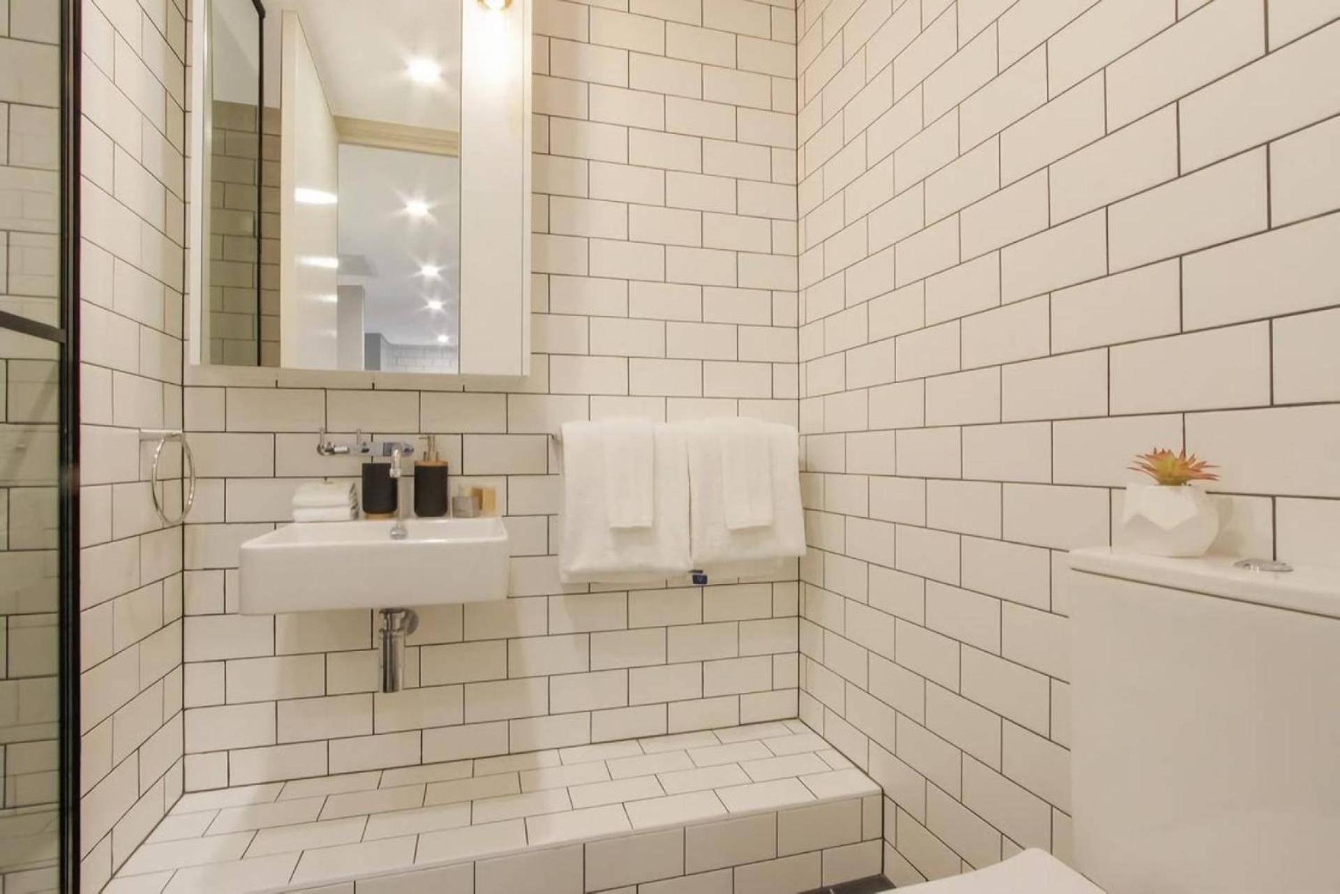 - Kingston Foreshore Apartment *