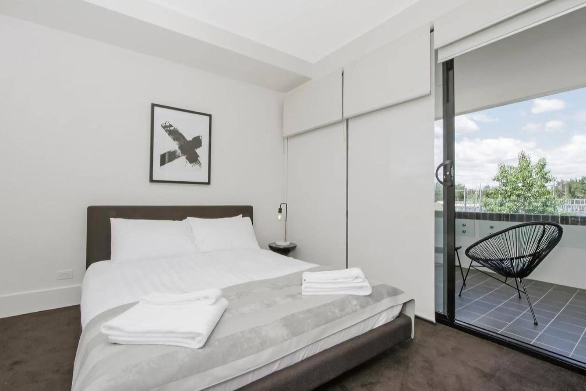 - Kingston Foreshore Apartment *