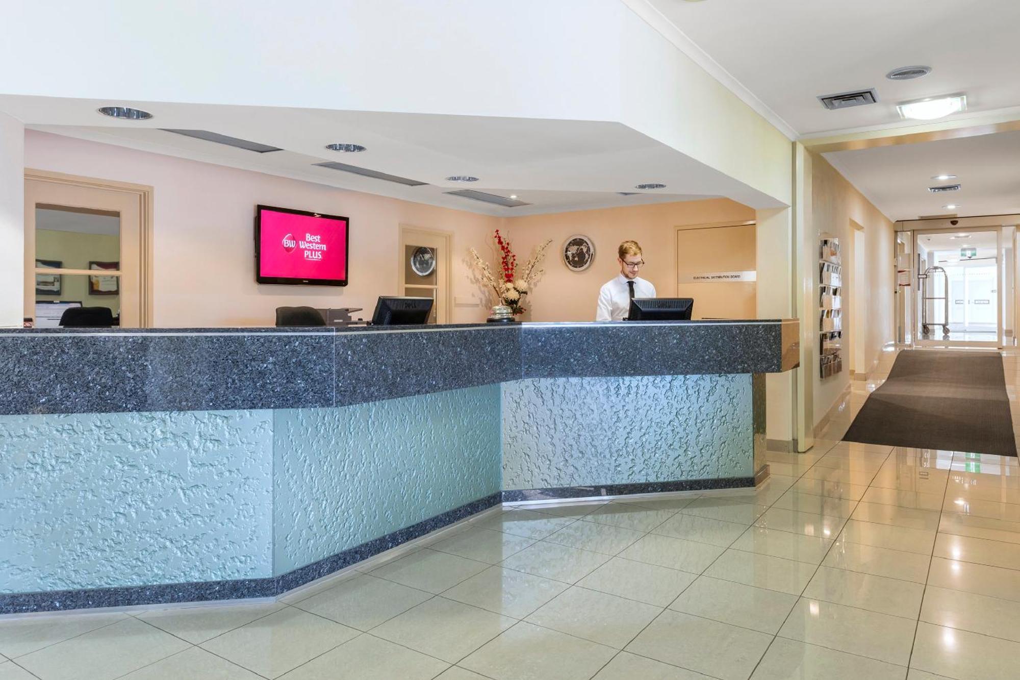 Garden City Hotel, Best Western Signature Collection 4* Canberra