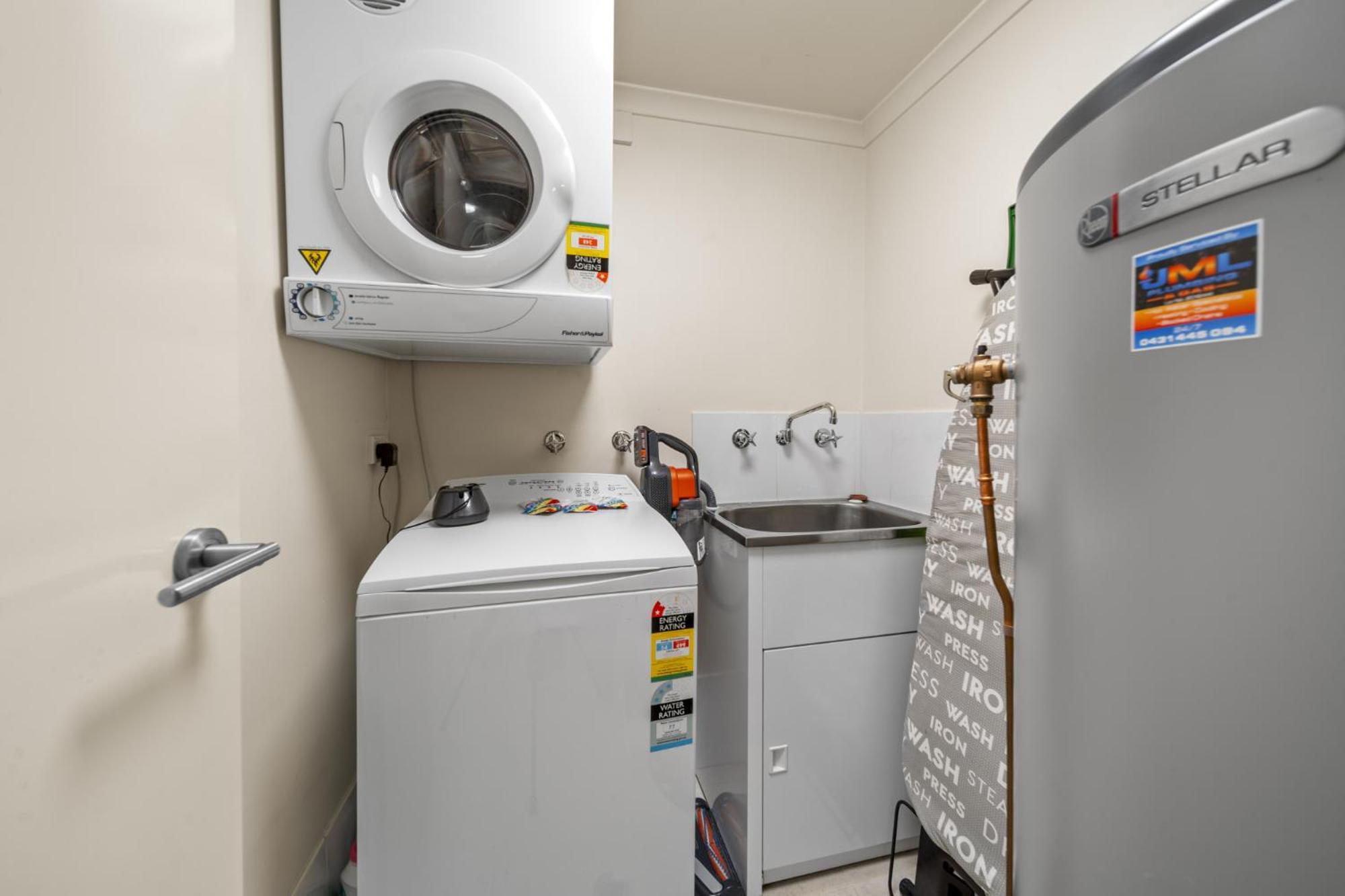 Inner-city 2-bed With Parking, Pool, Gym & Bbq Canberra