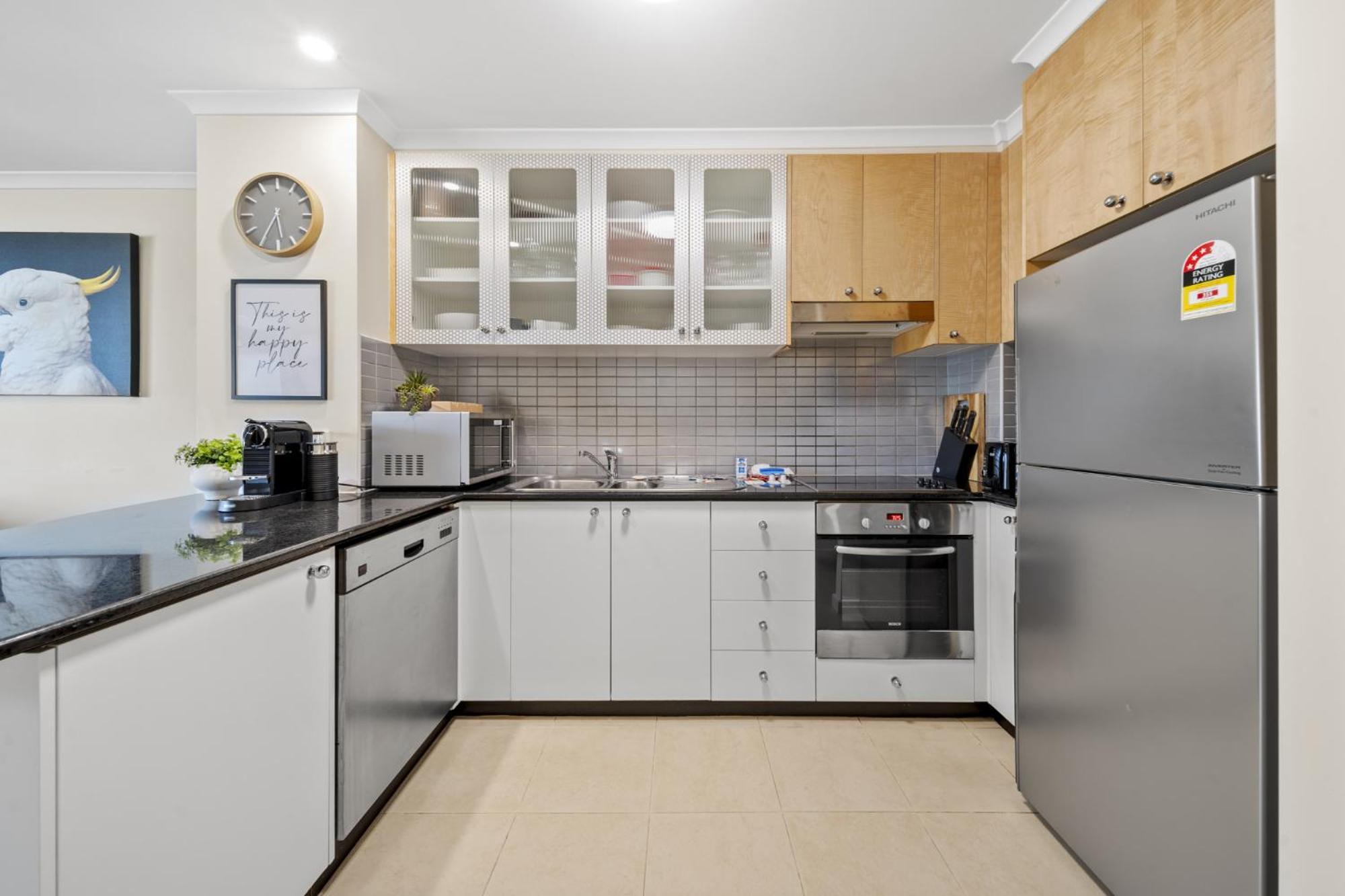 Inner-city 2-bed With Parking, Pool, Gym & Bbq Apartment