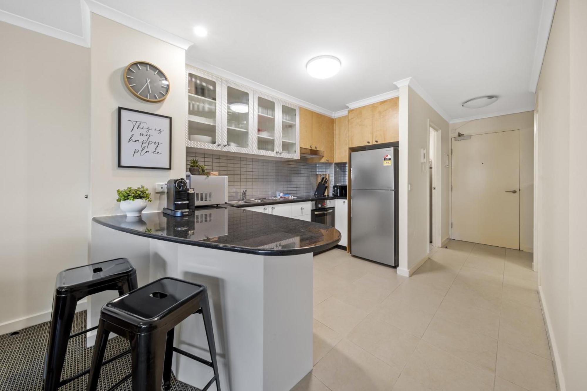 Apartment Inner-city 2-bed With Parking, Pool, Gym & Bbq