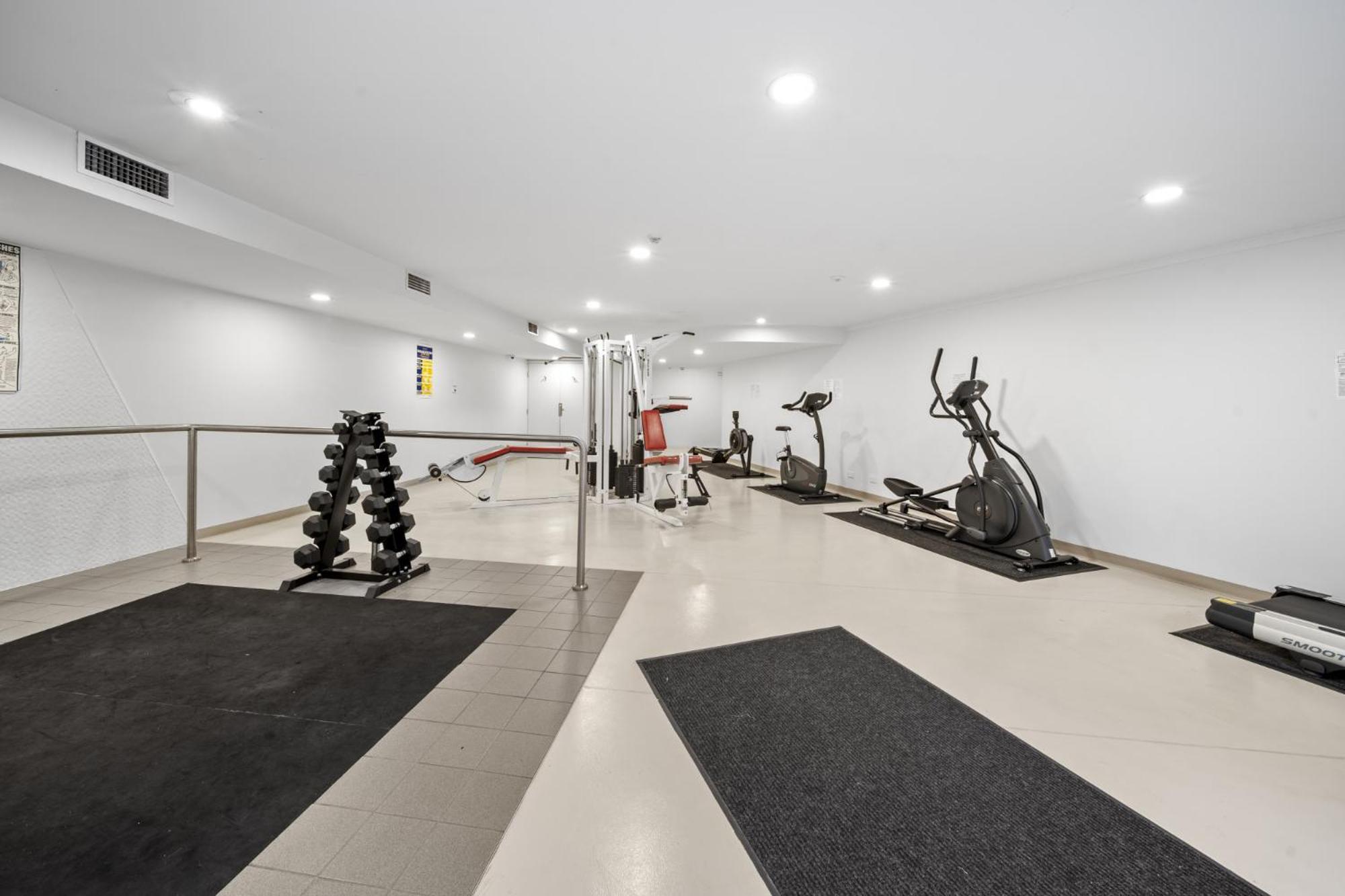 Inner-city 2-bed With Parking, Pool, Gym & Bbq * Canberra