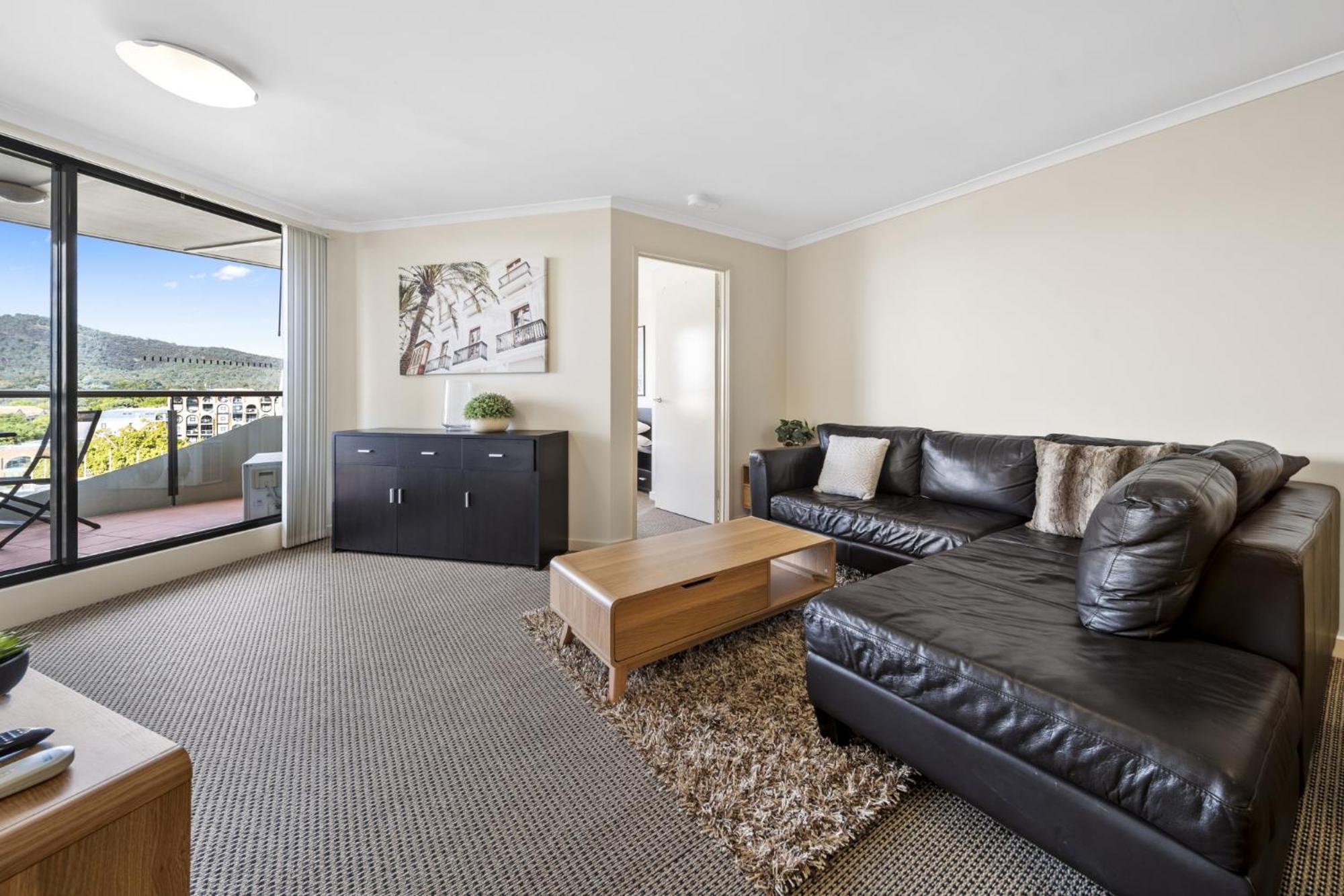 Inner-city 2-bed With Parking, Pool, Gym & Bbq Apartment