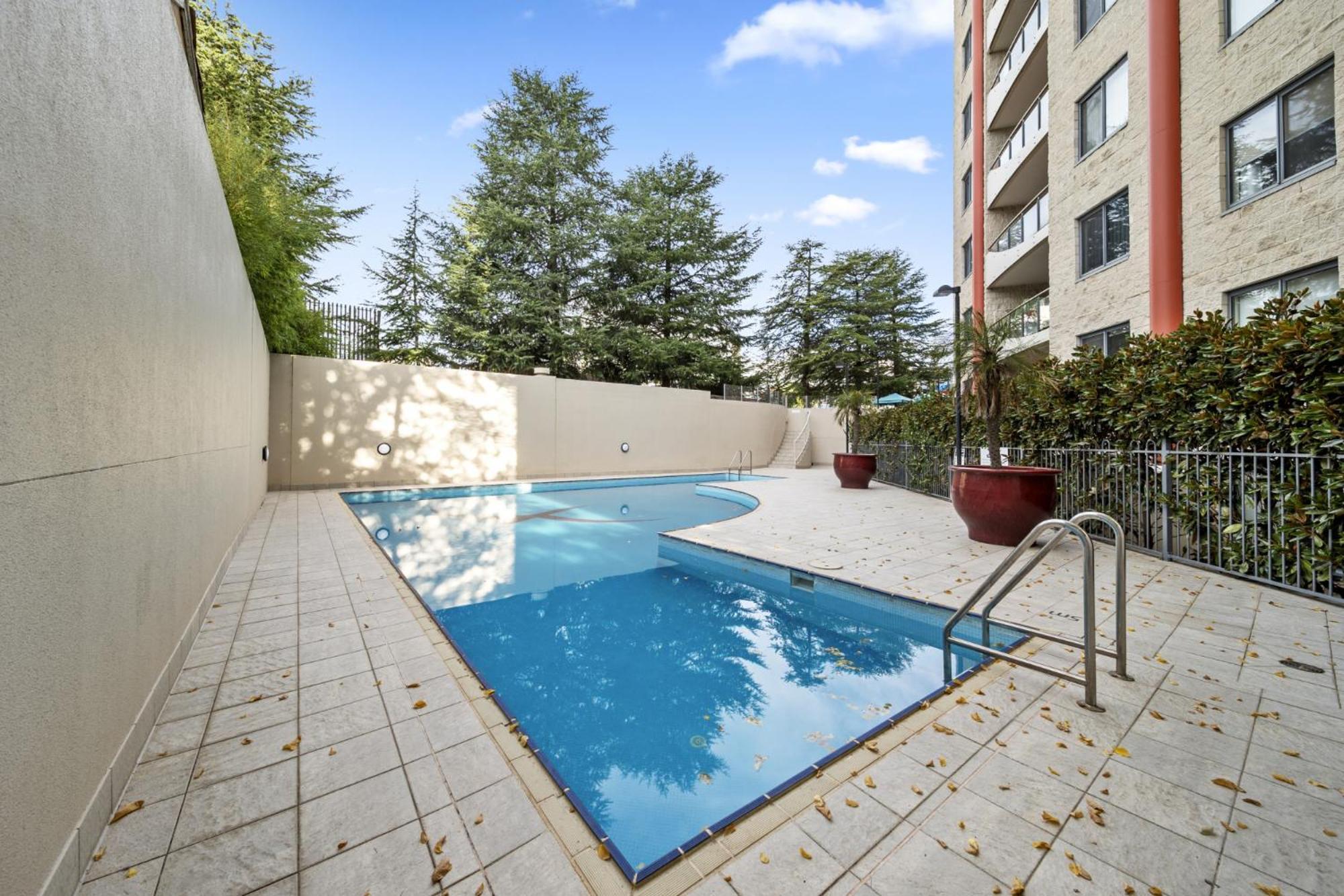 Inner-city 2-bed With Parking, Pool, Gym & Bbq *