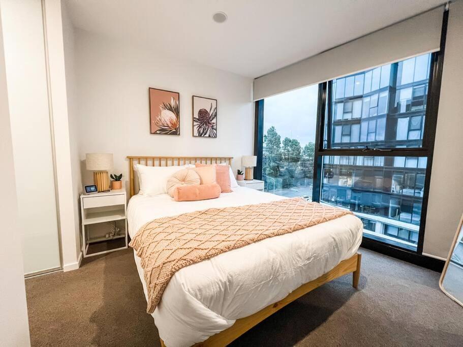 Apartment Centre - Pool - Parking - Self Check-in