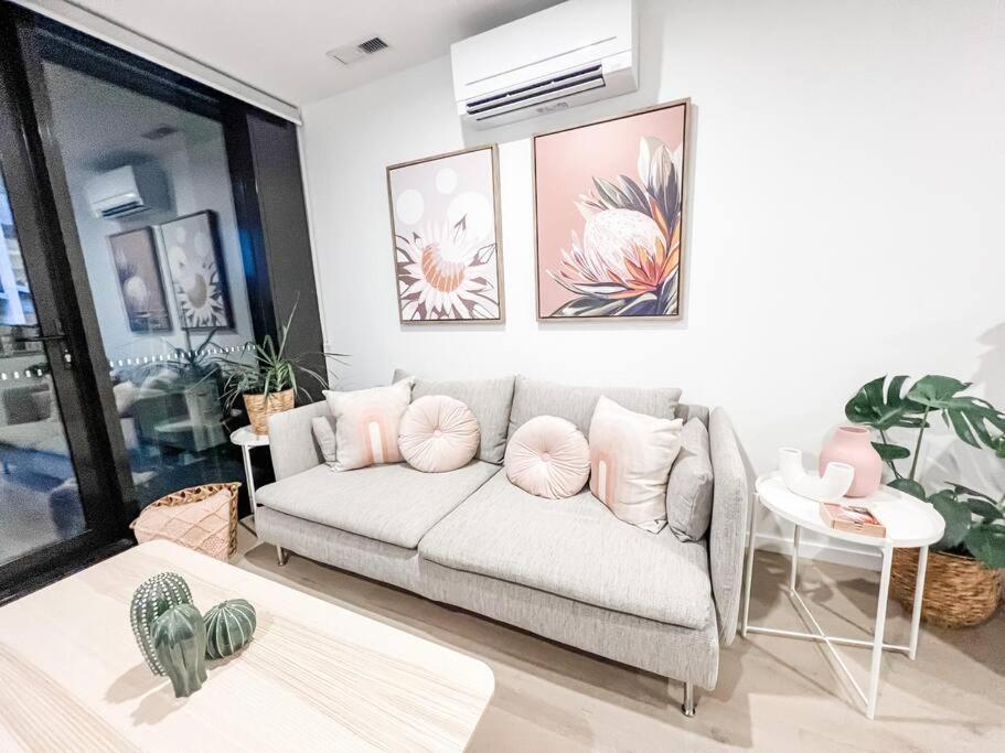 Centre - Pool - Parking - Self Check-in Apartment Canberra