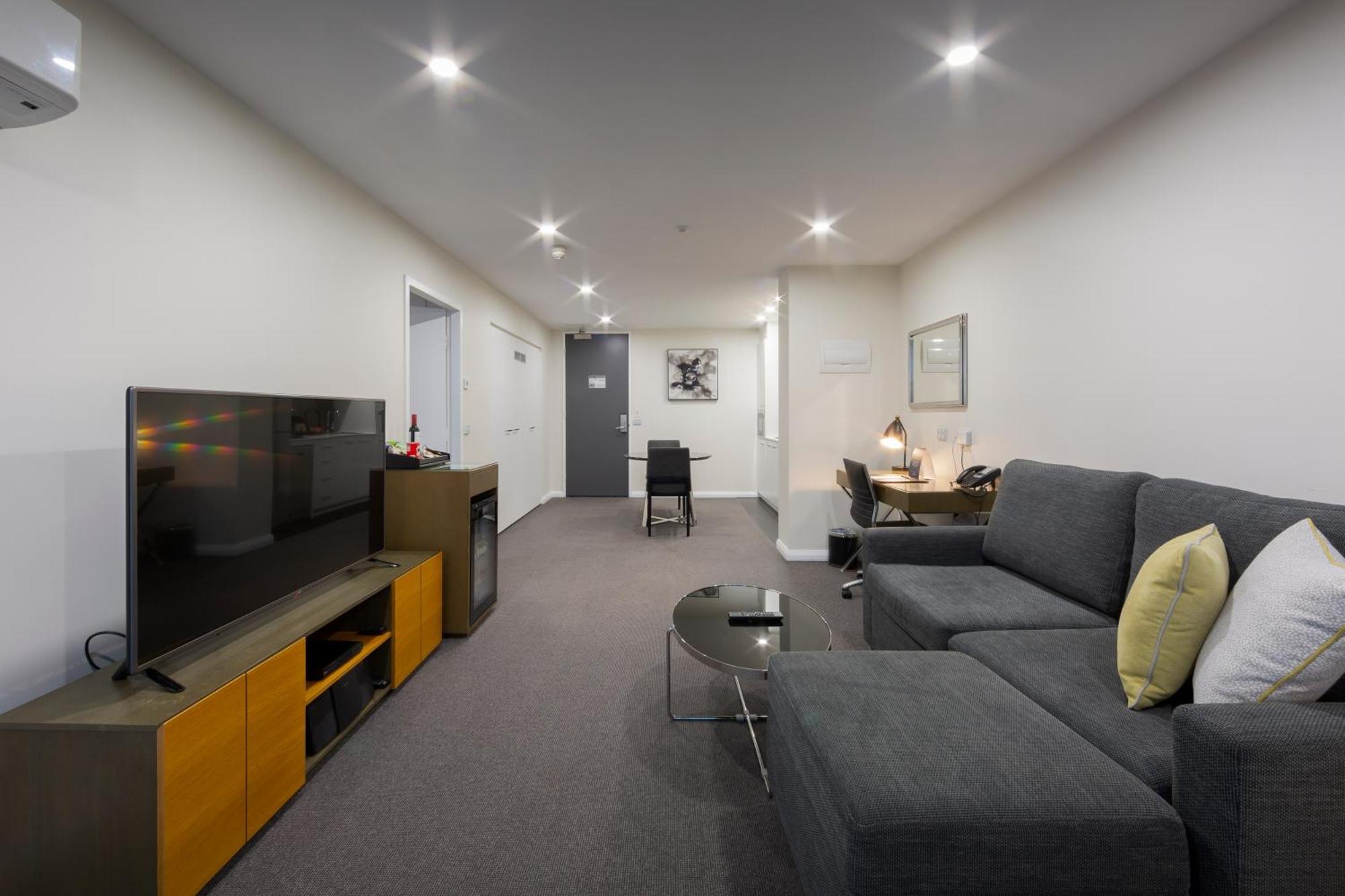 Avenue Hotel