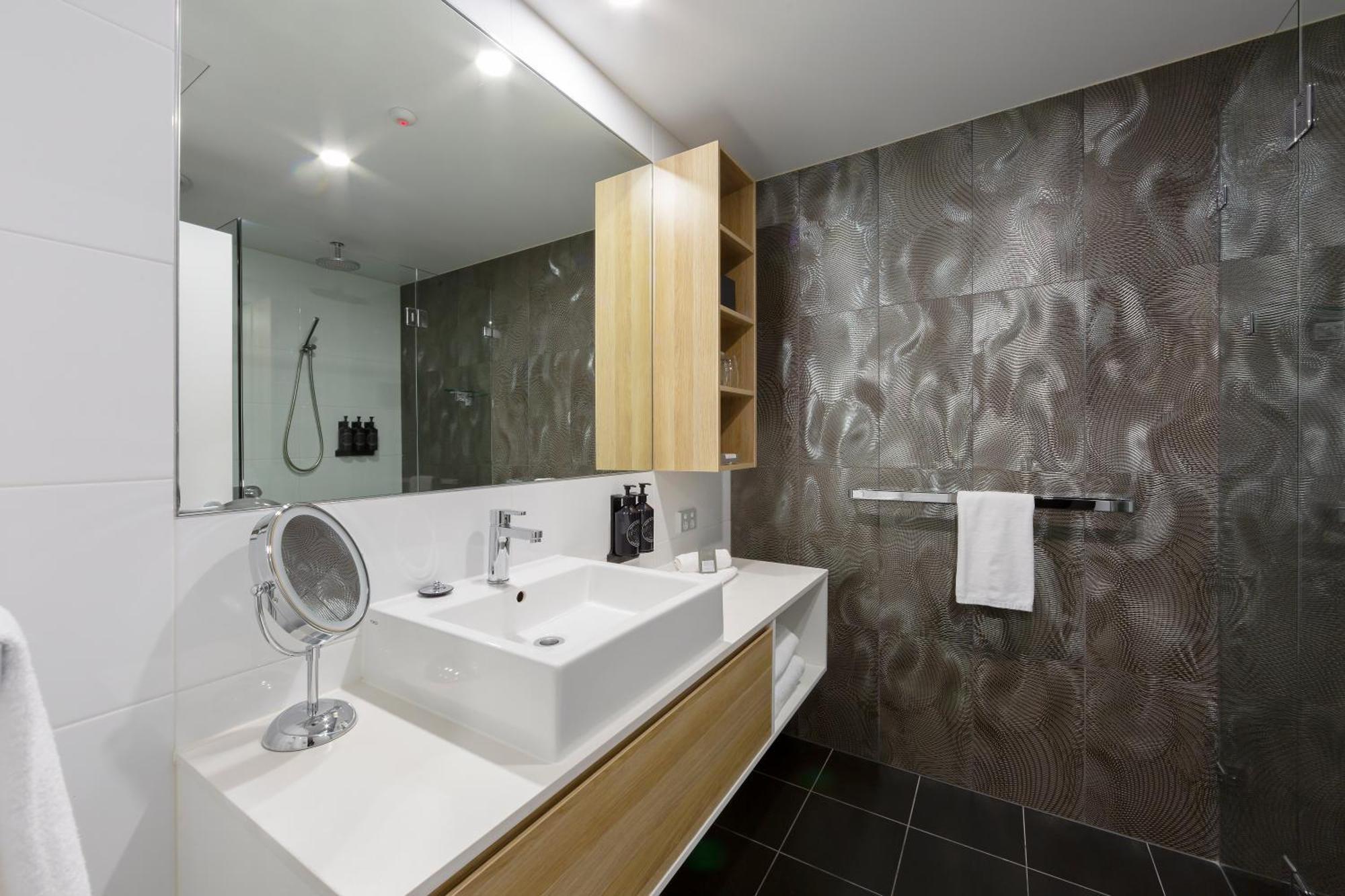 Avenue Hotel 4*